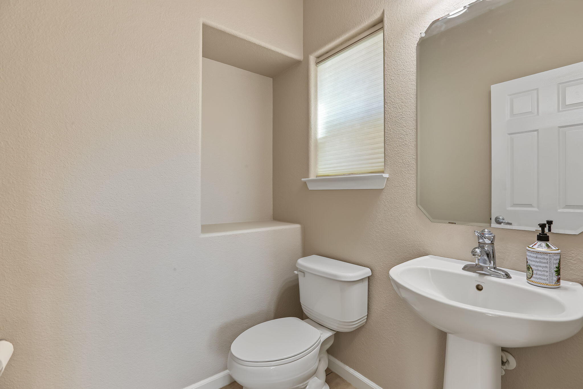 Photo 11 — 435 Paseo Roja Place NE