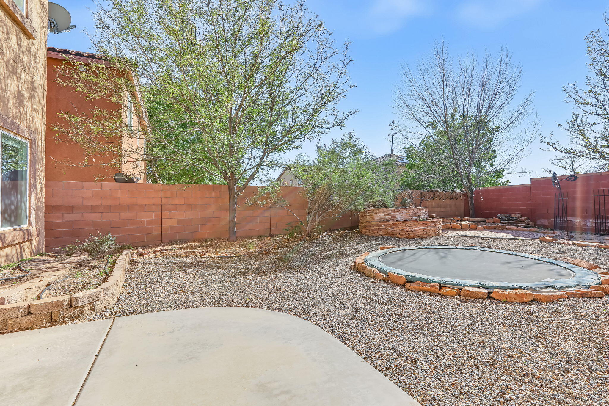Photo 10 — 435 Paseo Roja Place NE