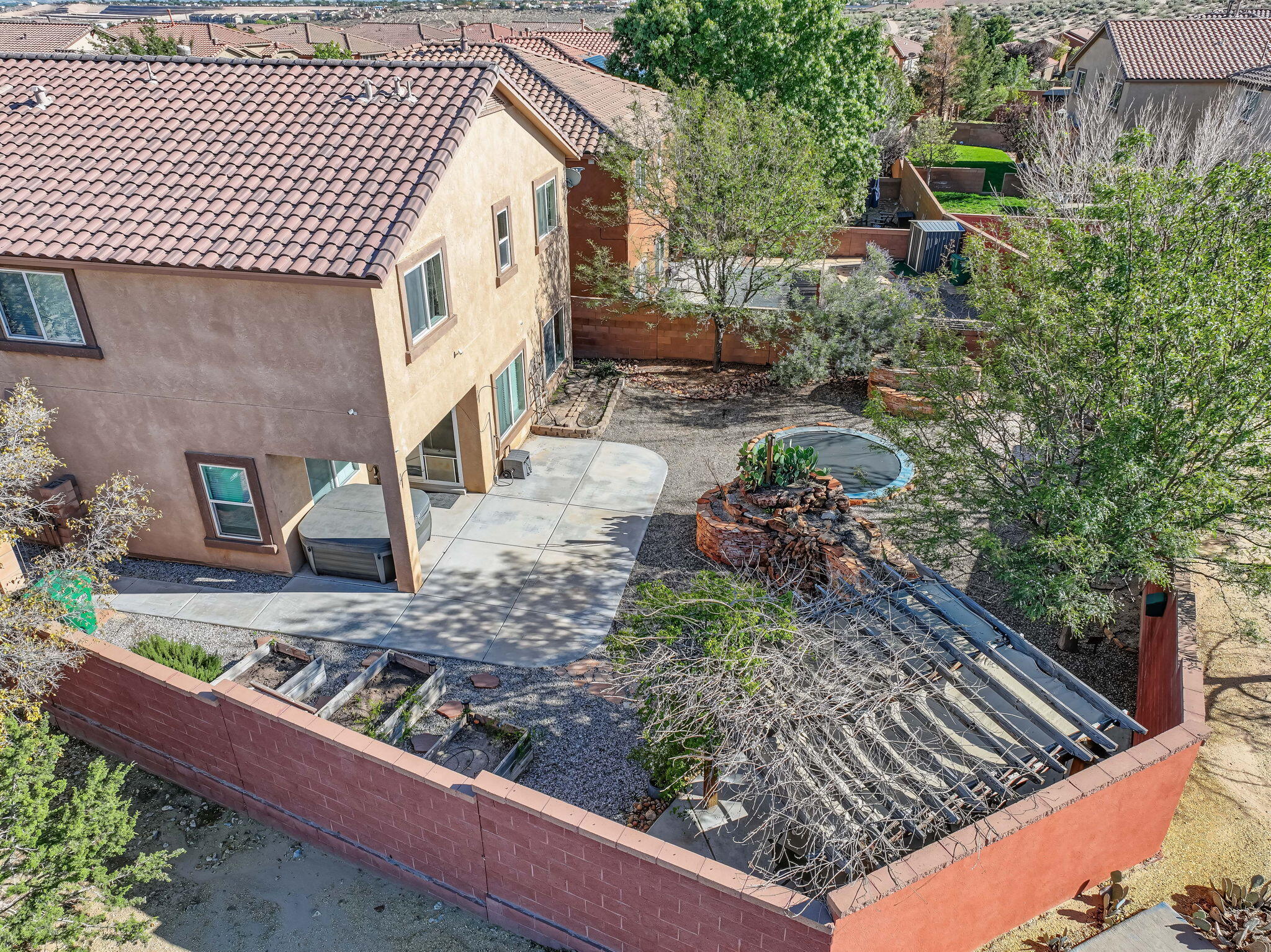 Photo 4 — 435 Paseo Roja Place NE