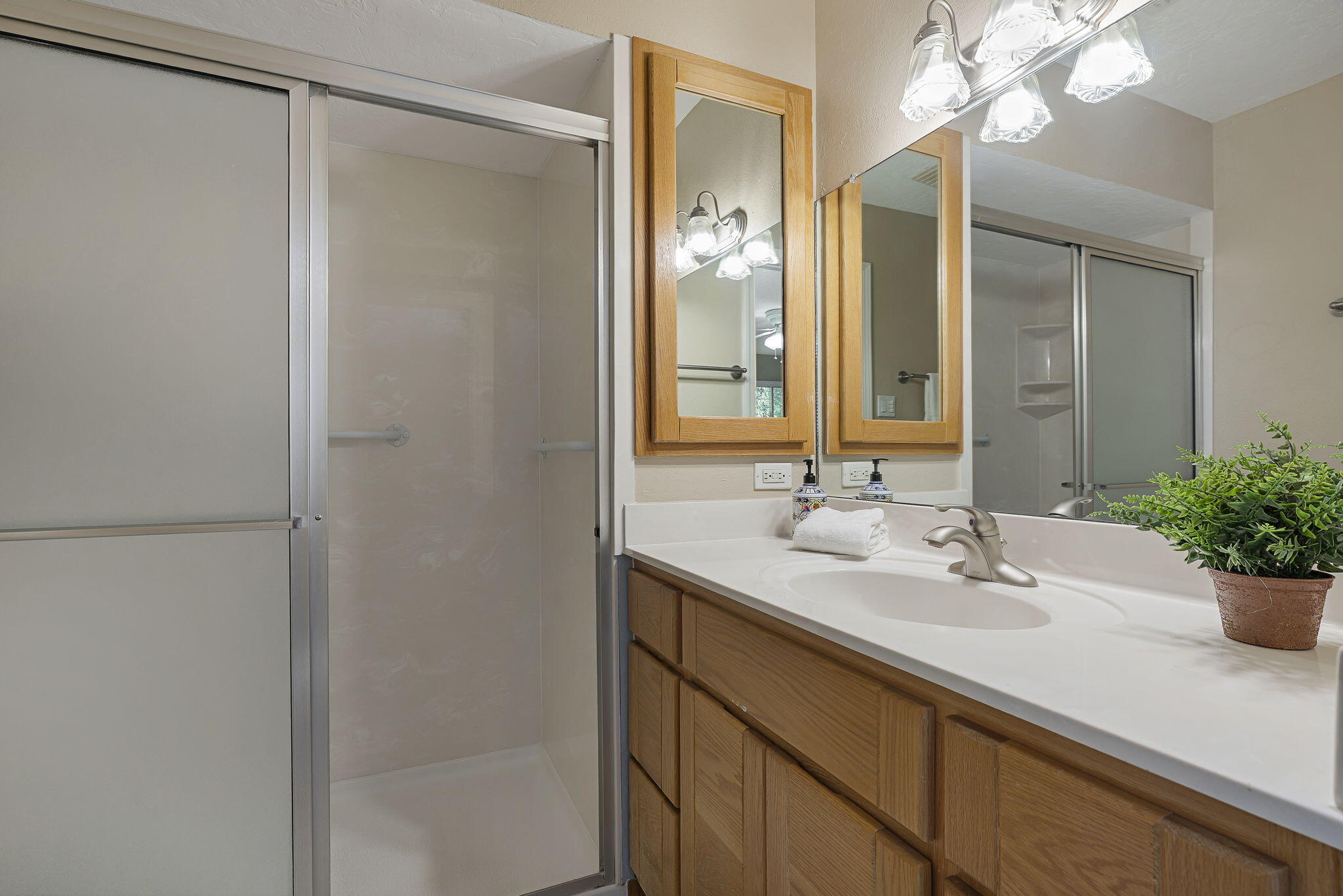 Photo 18 — 10502 San Marino Road NE