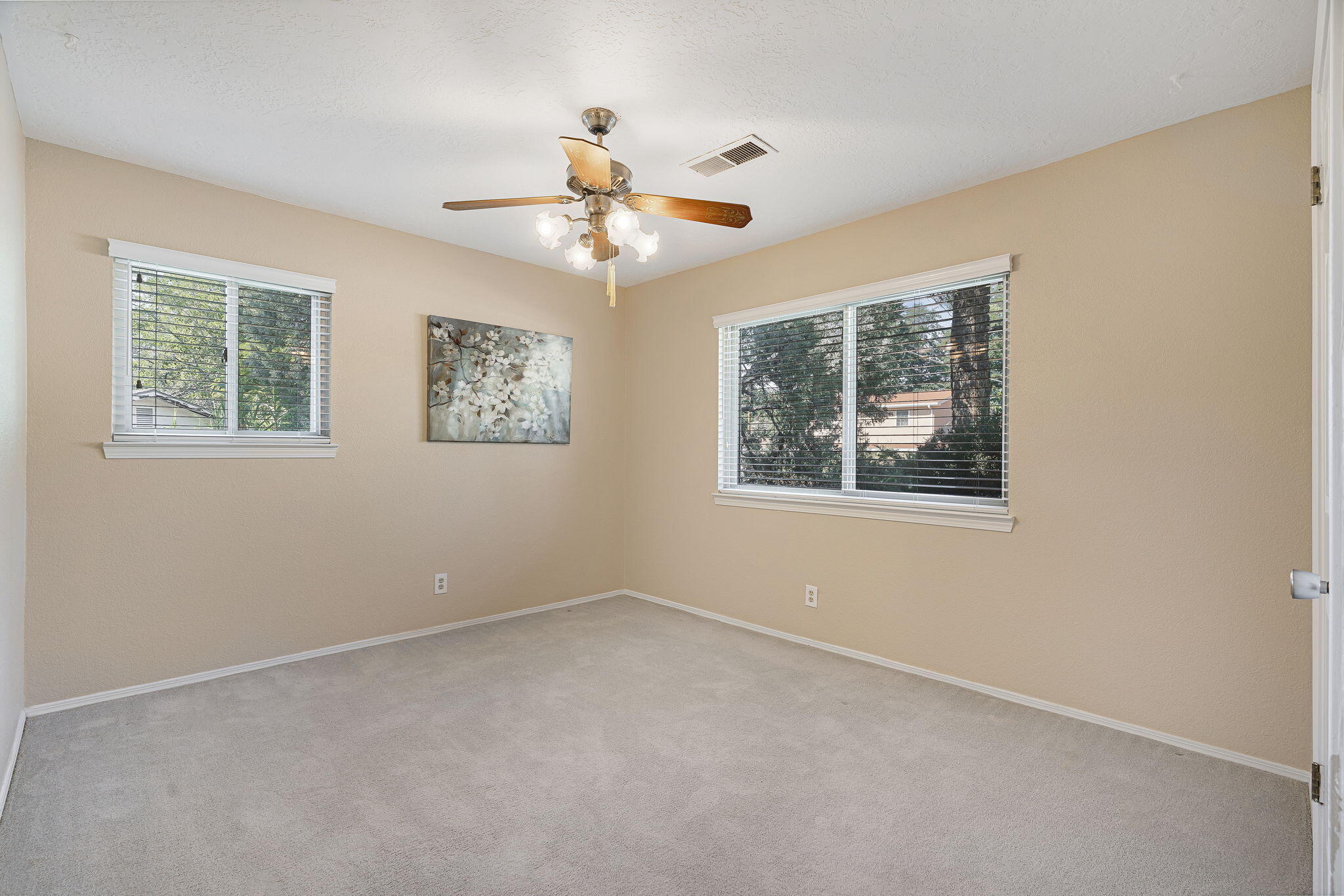Photo 17 — 10502 San Marino Road NE