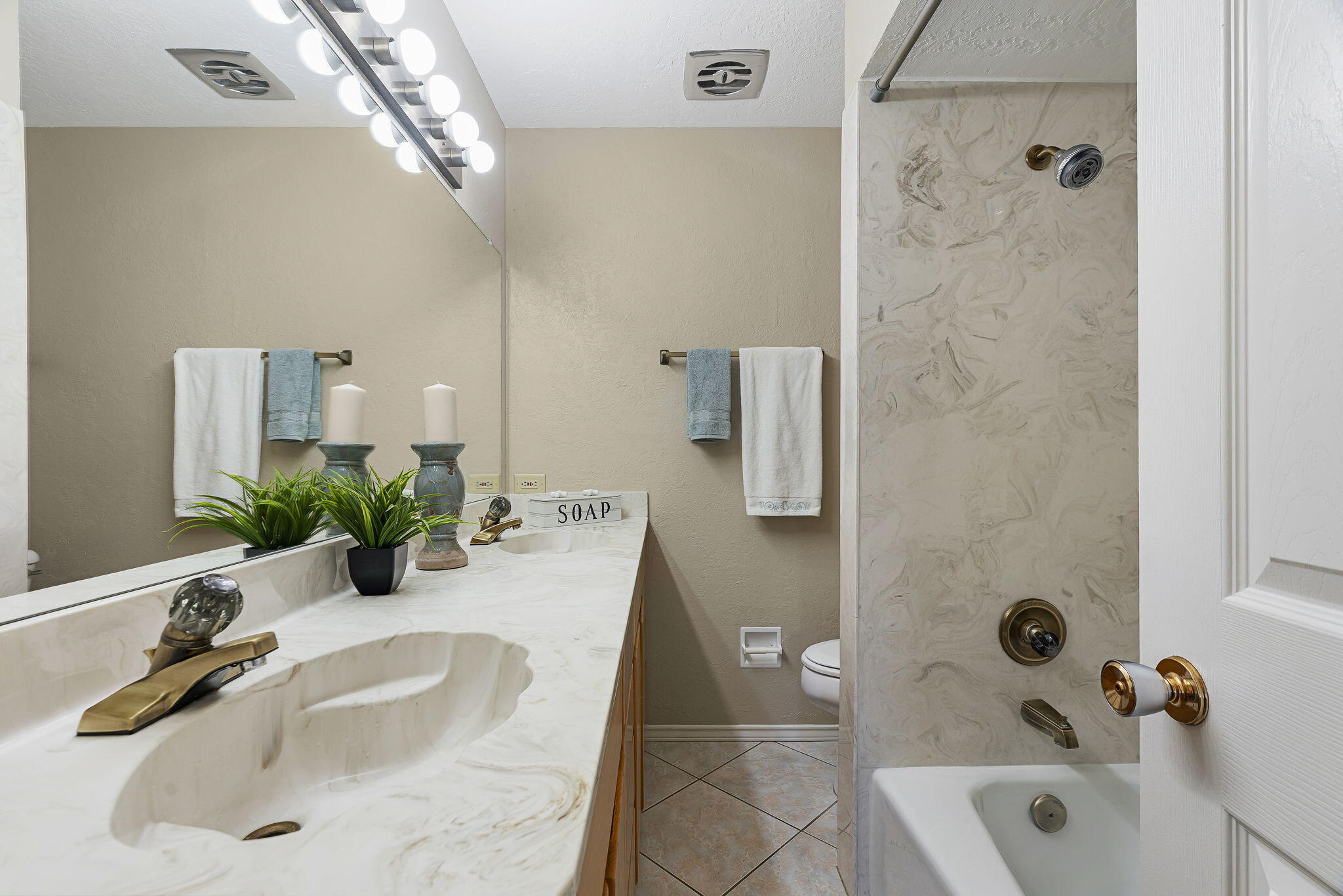 Photo 15 — 10502 San Marino Road NE