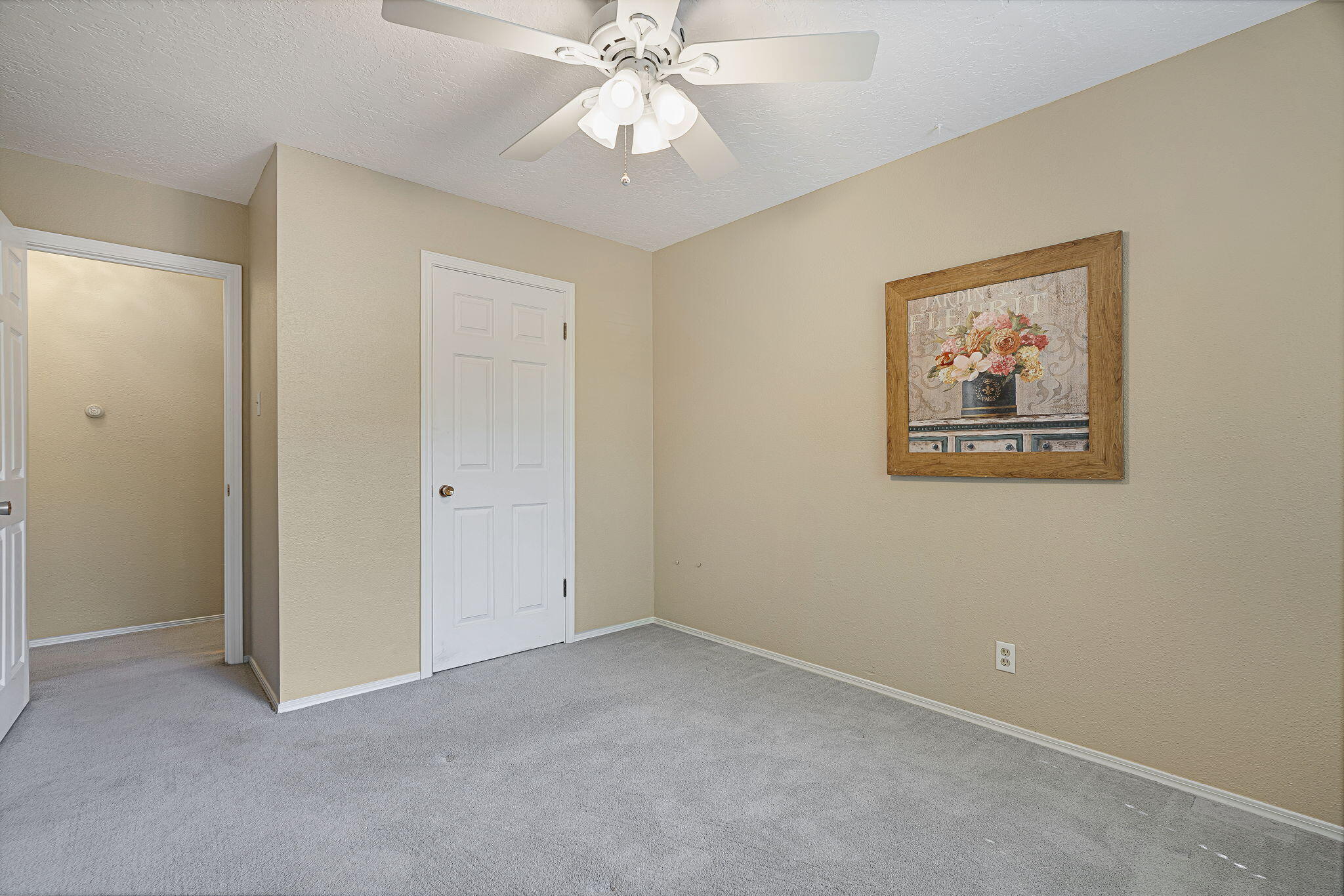 Photo 13 — 10502 San Marino Road NE