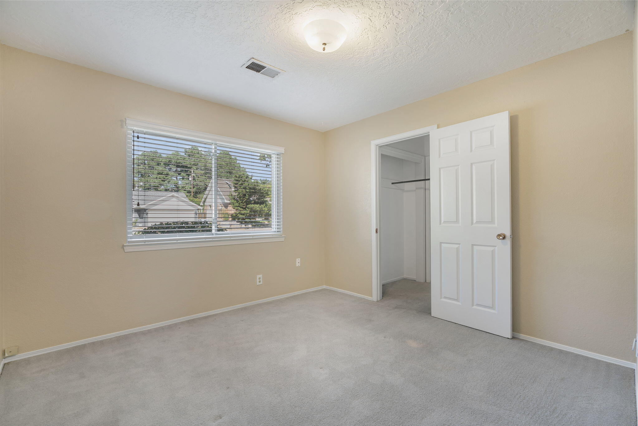 Photo 12 — 10502 San Marino Road NE