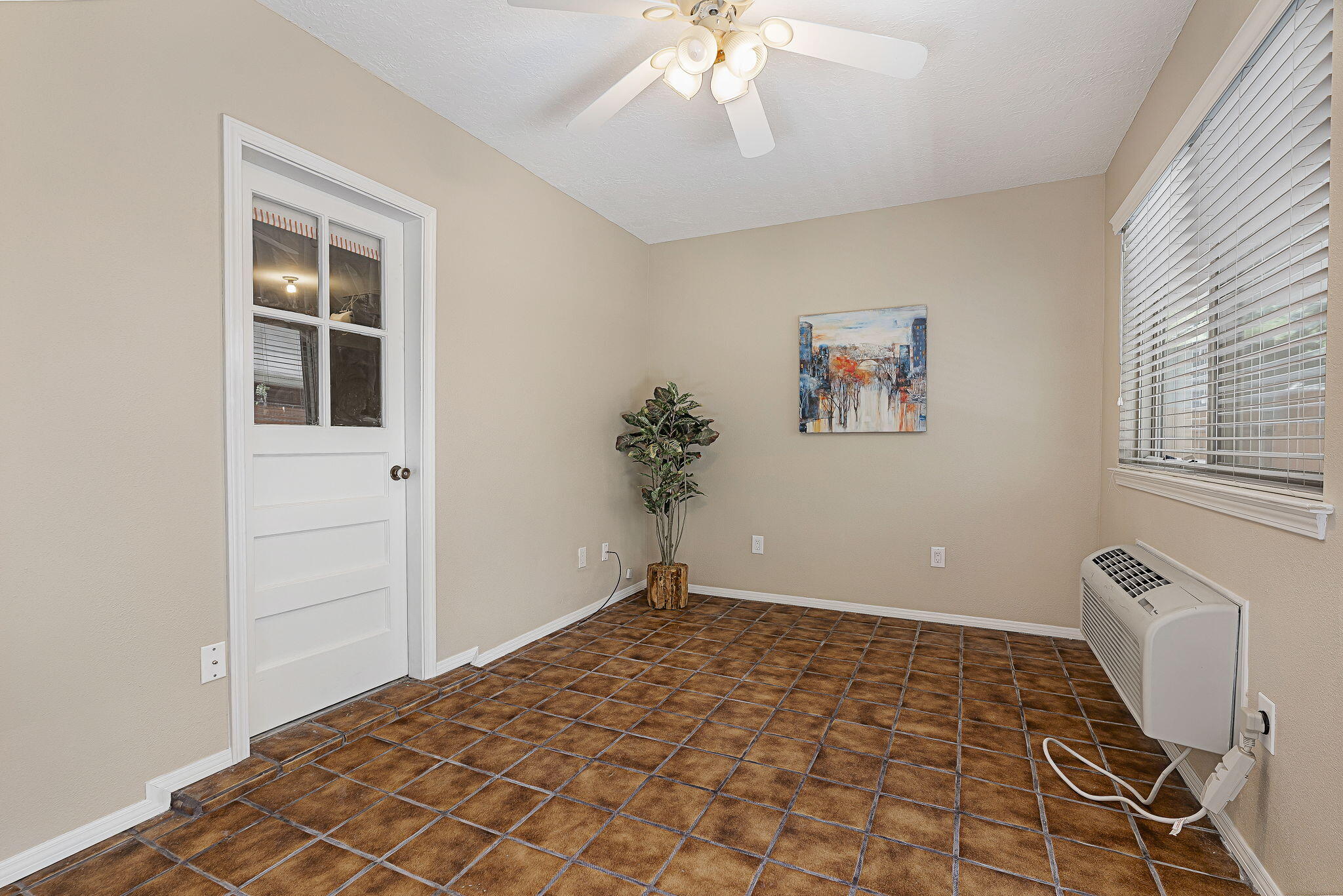 Photo 9 — 10502 San Marino Road NE