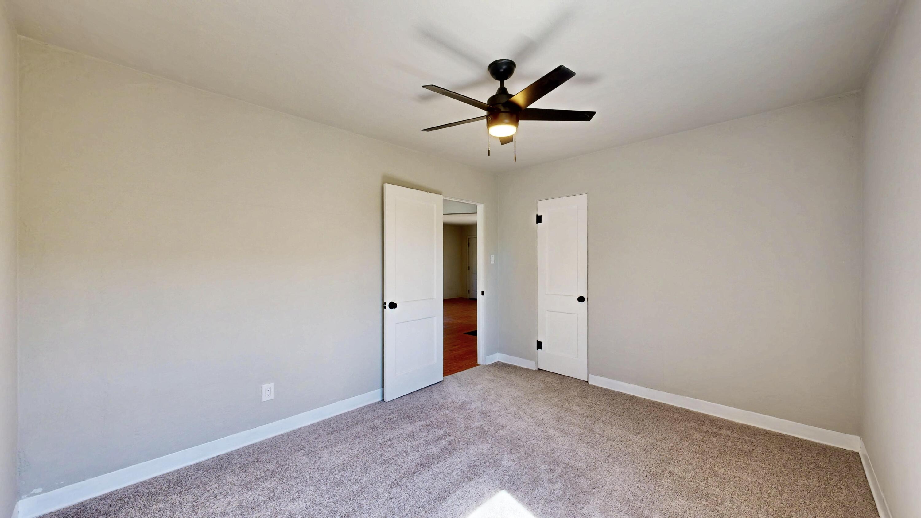 Photo 14 — 701 Cardenas Drive SE