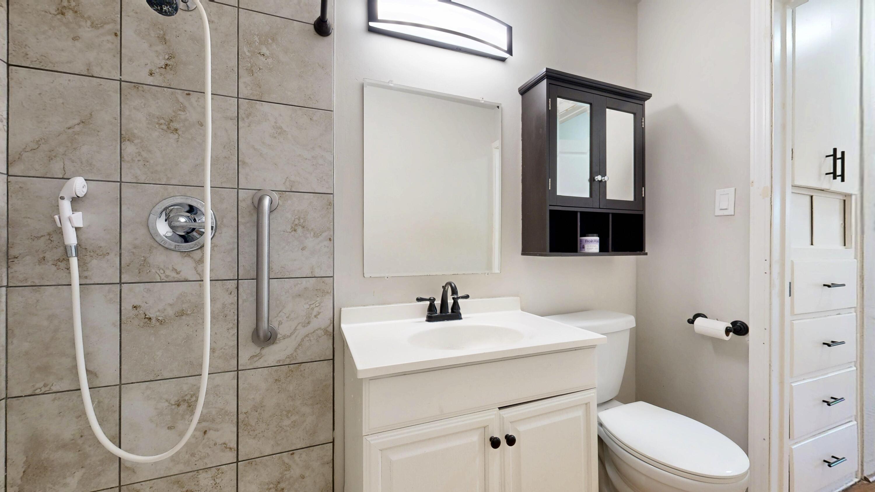 Photo 4 — 701 Cardenas Drive SE