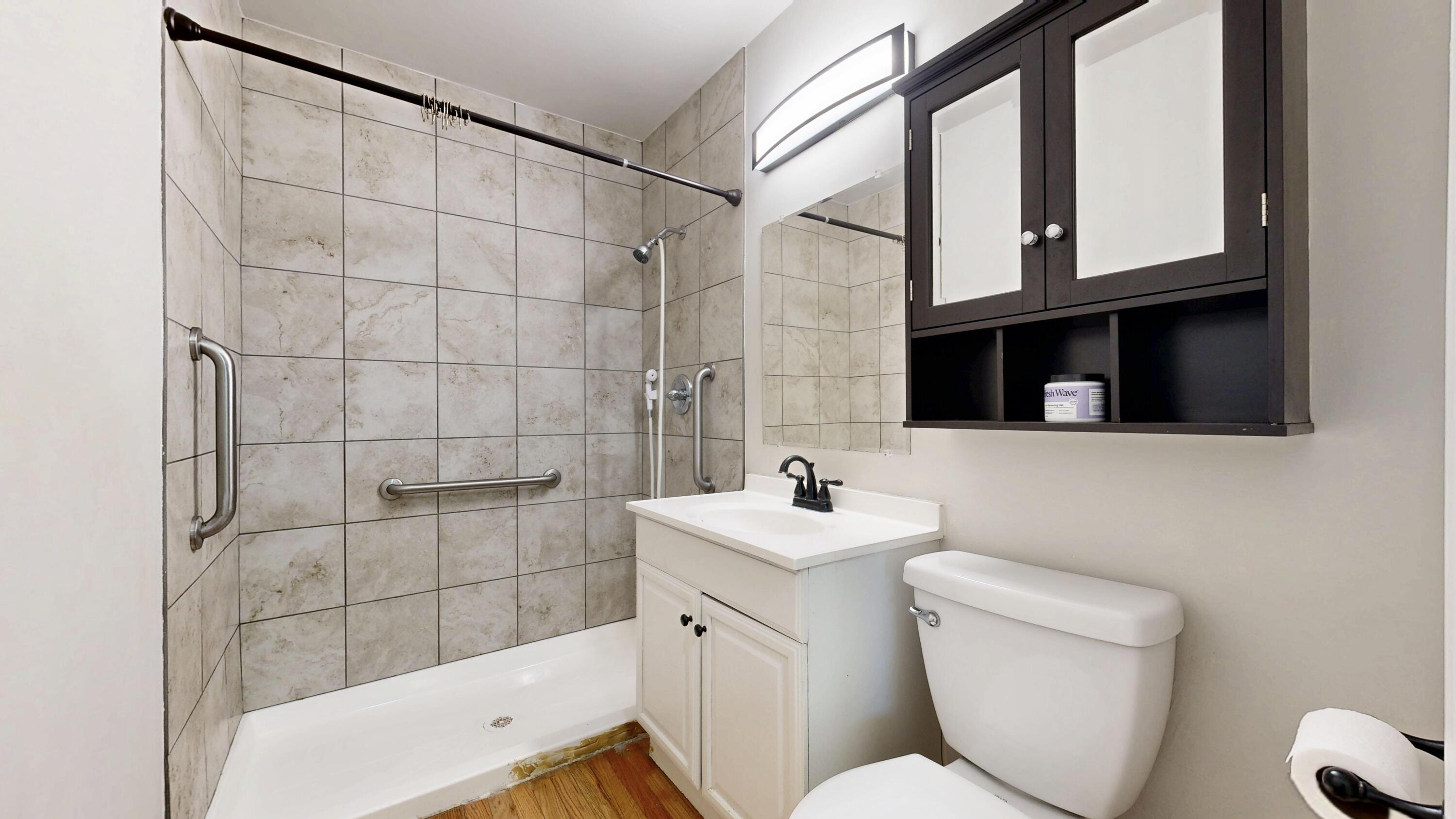 Photo 3 — 701 Cardenas Drive SE