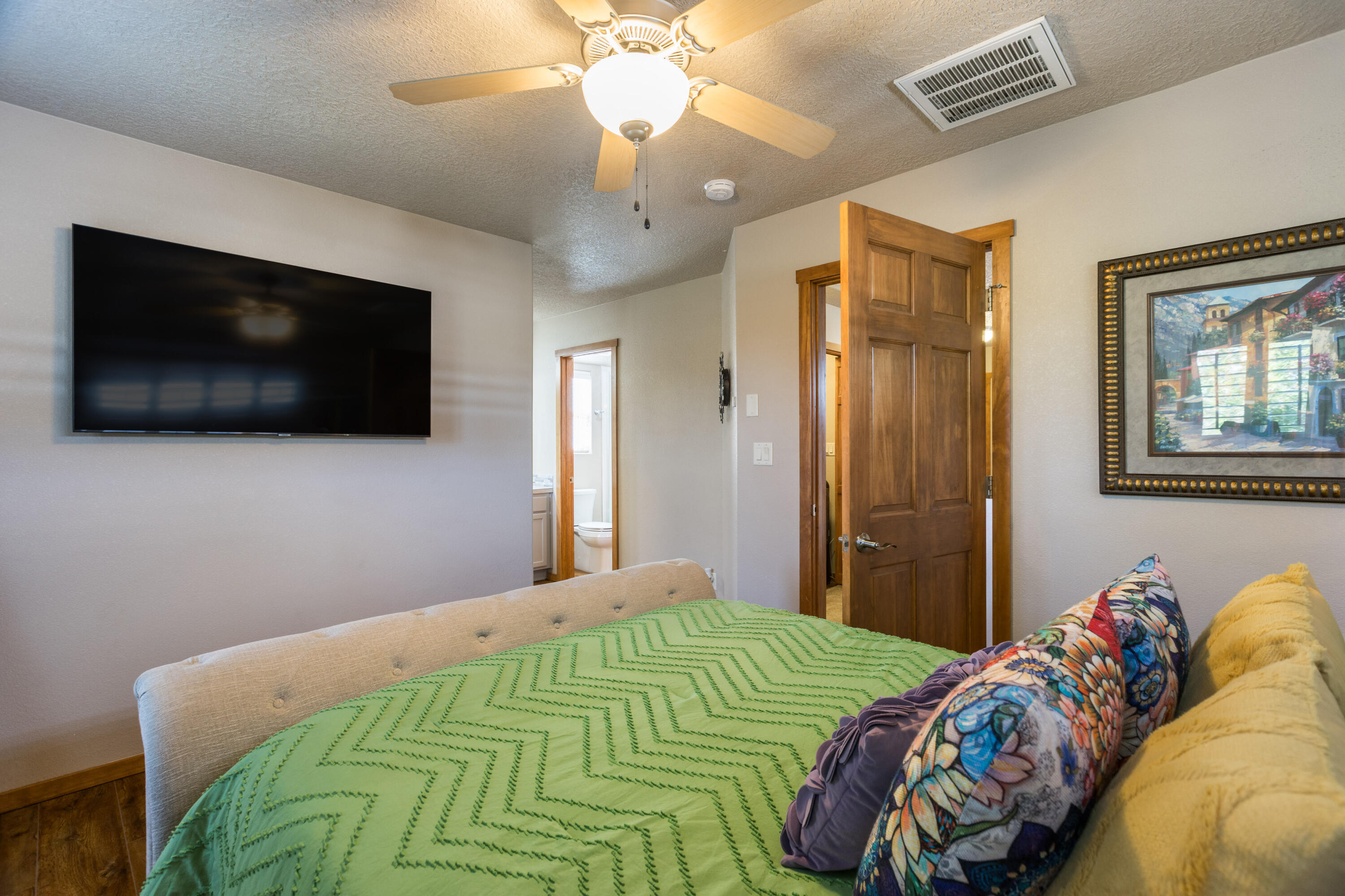 Photo 17 — 5735 Strand Lp Loop SE