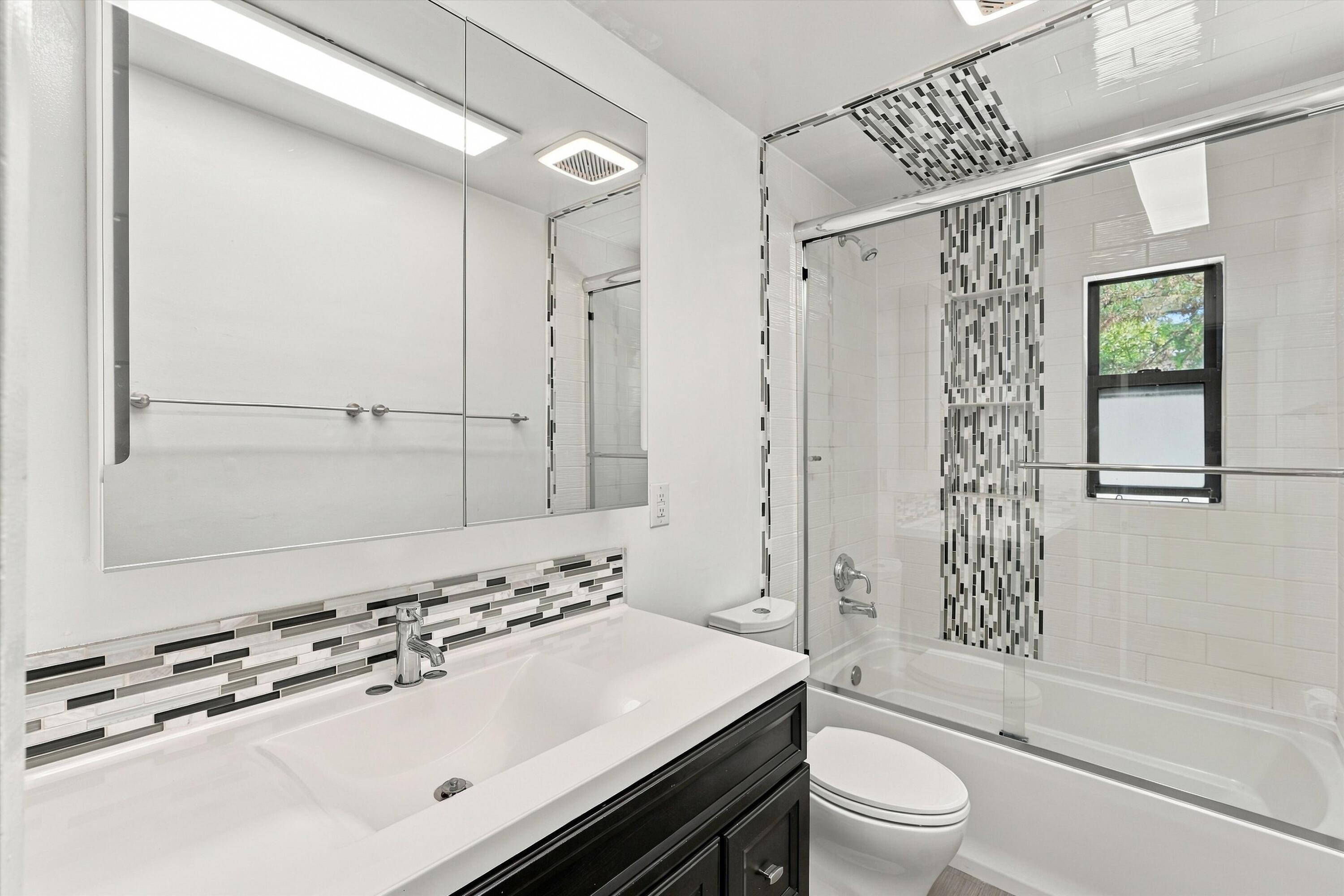 Photo 16 — 2102 Hendola Drive NE