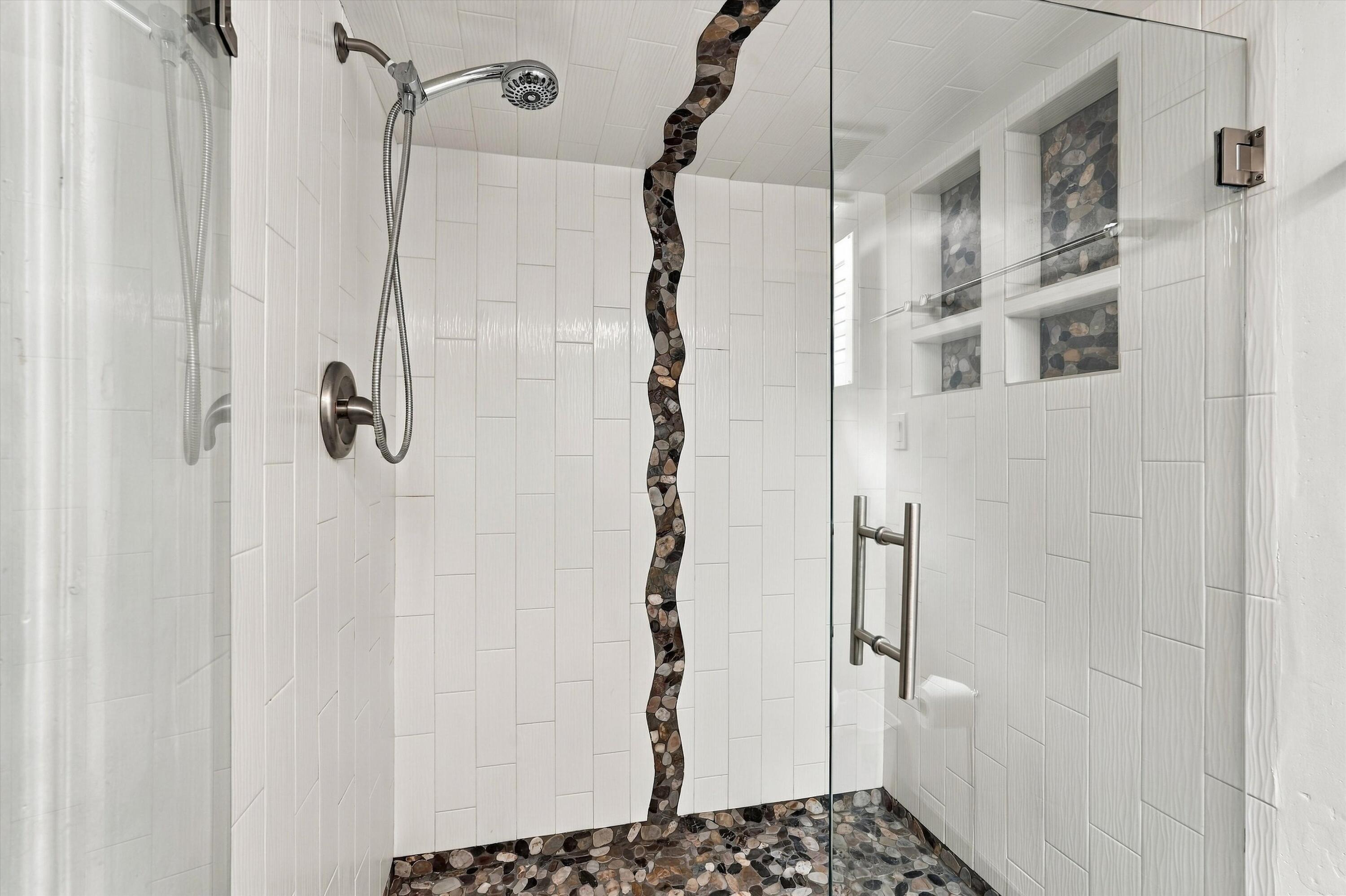 Photo 11 — 2102 Hendola Drive NE