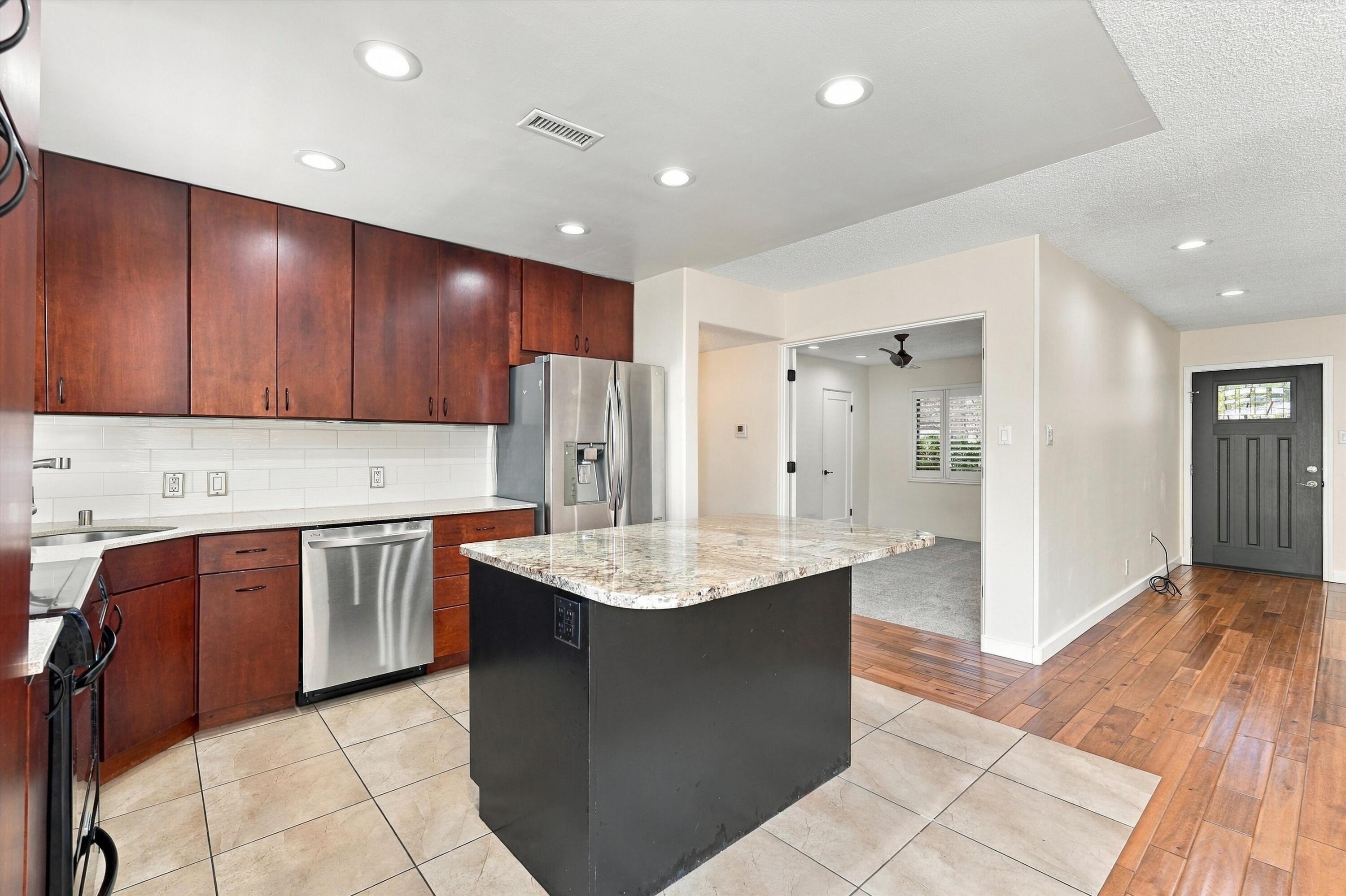 Photo 20 — 2102 Hendola Drive NE