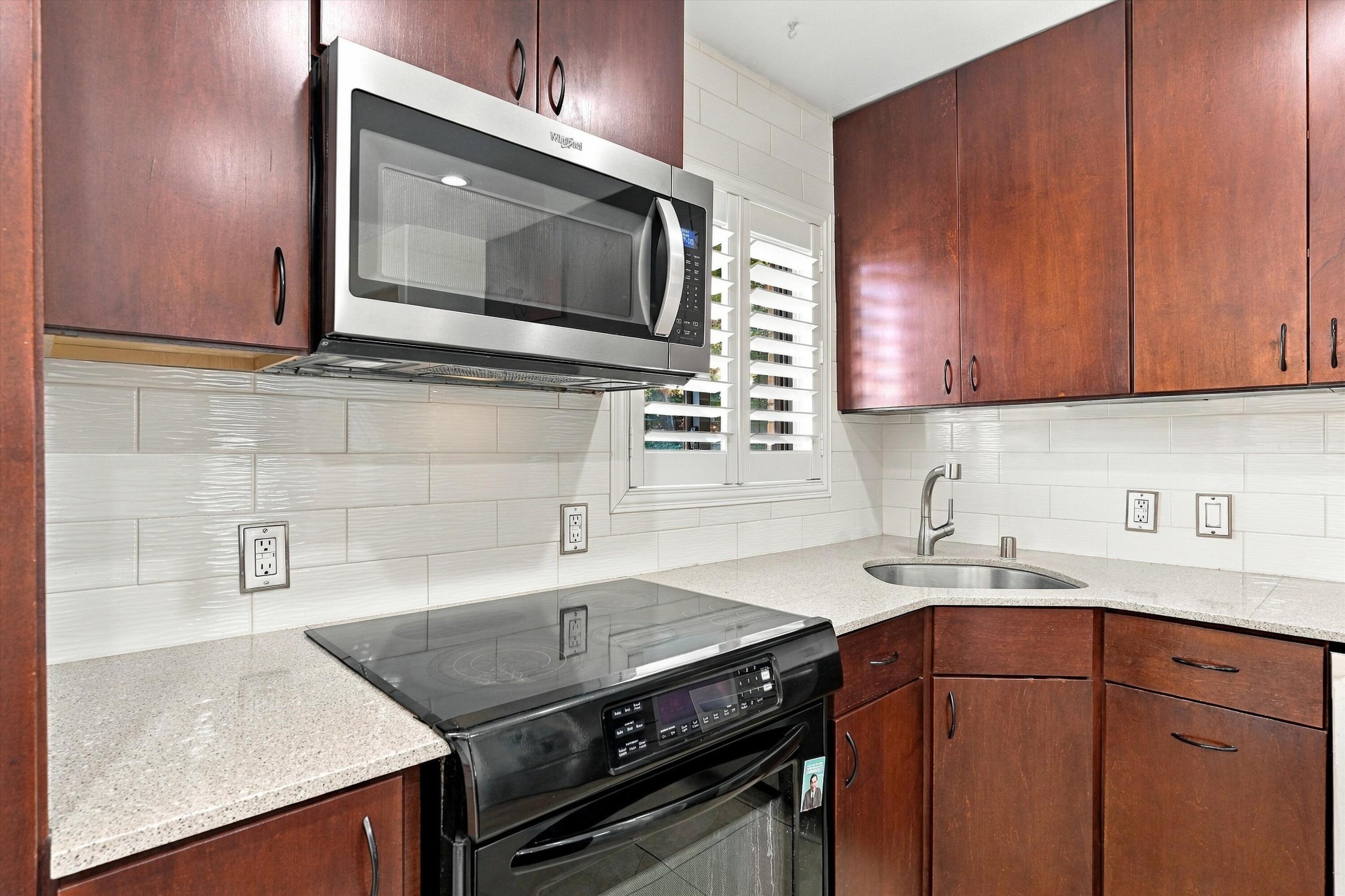 Photo 19 — 2102 Hendola Drive NE