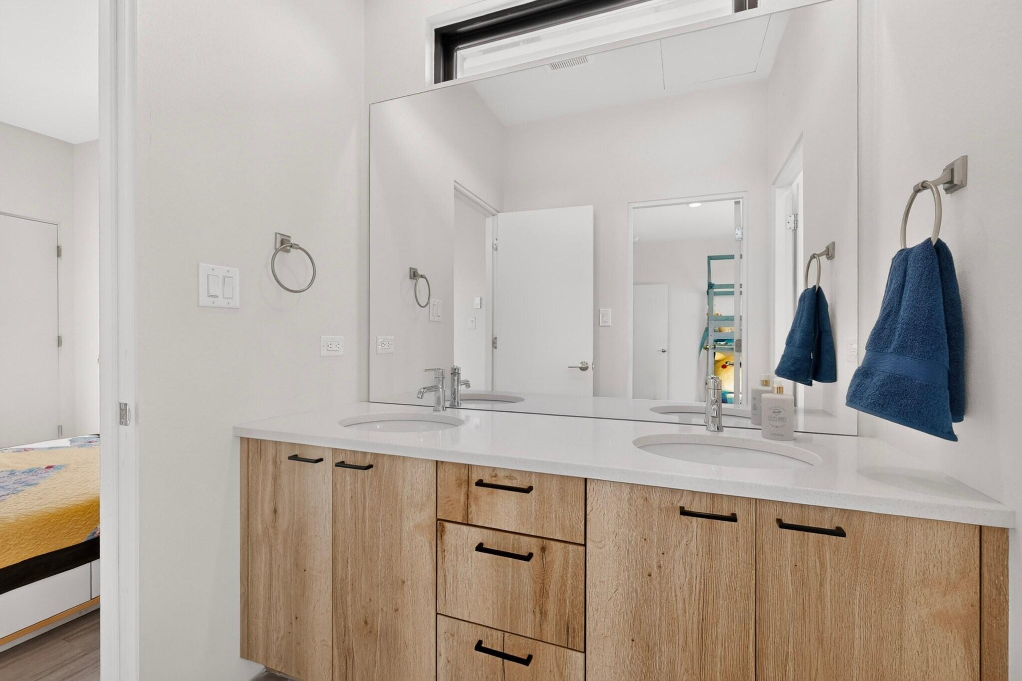 Photo 19 — 1025 Forrester Street NW
