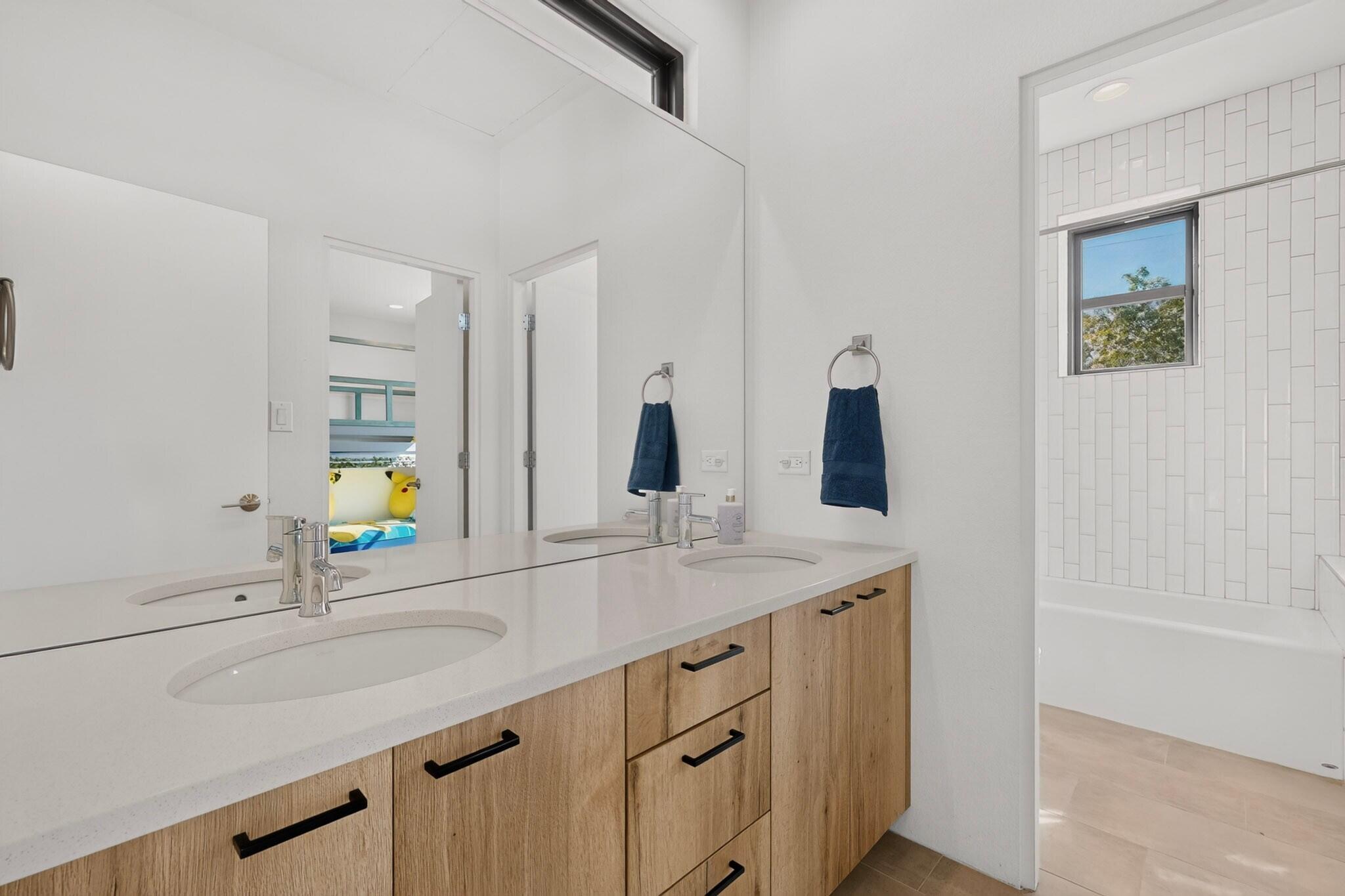 Photo 18 — 1025 Forrester Street NW