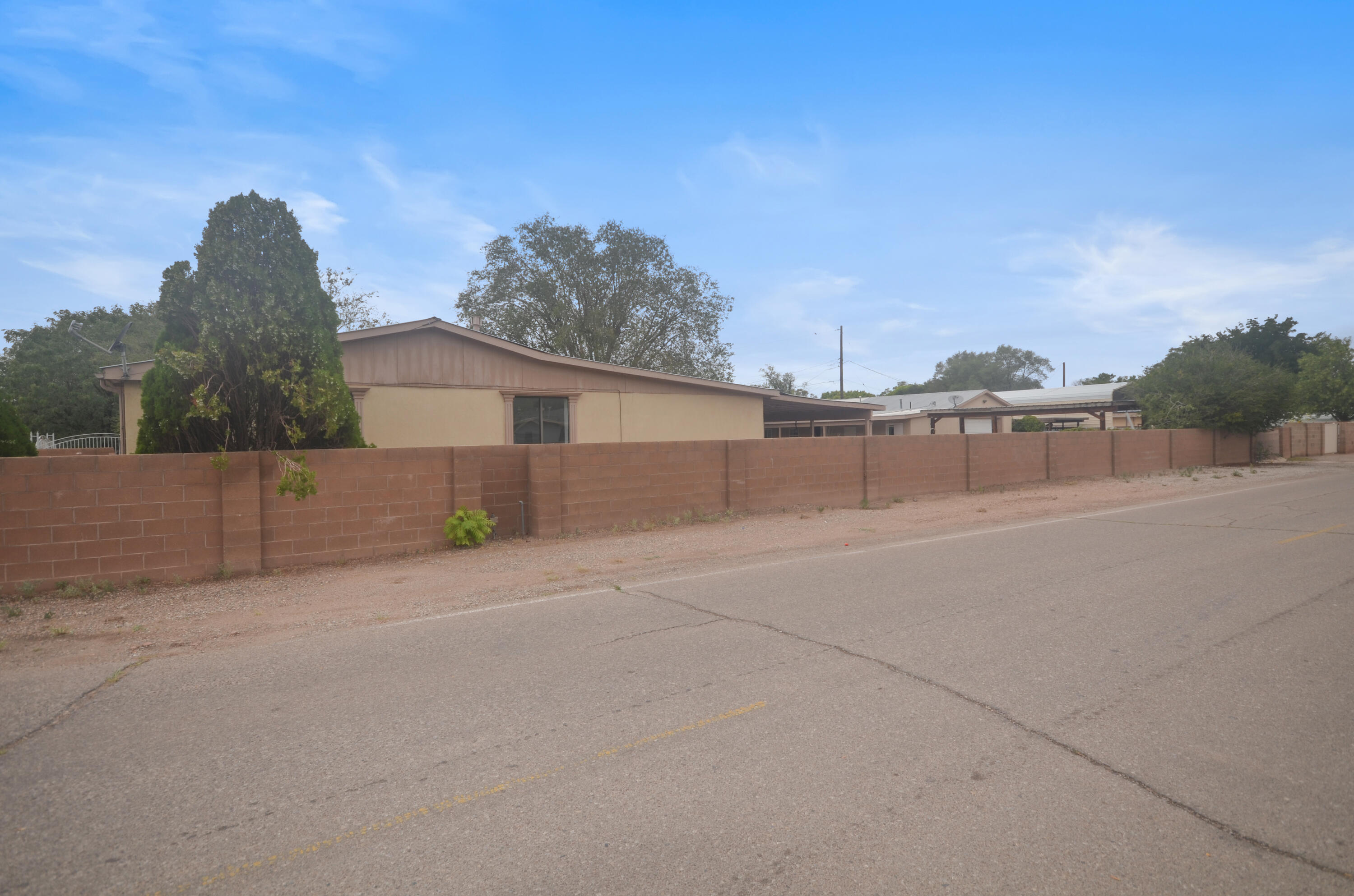 1401 Santa Rosa Road SW, Albuquerque, NM 87105