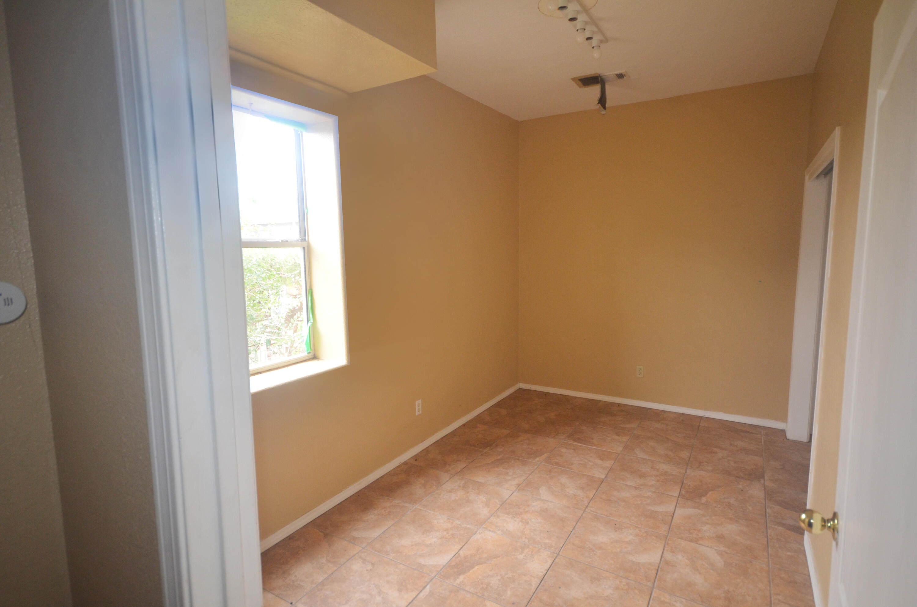 Photo 2 — 1401 Santa Rosa Road SW