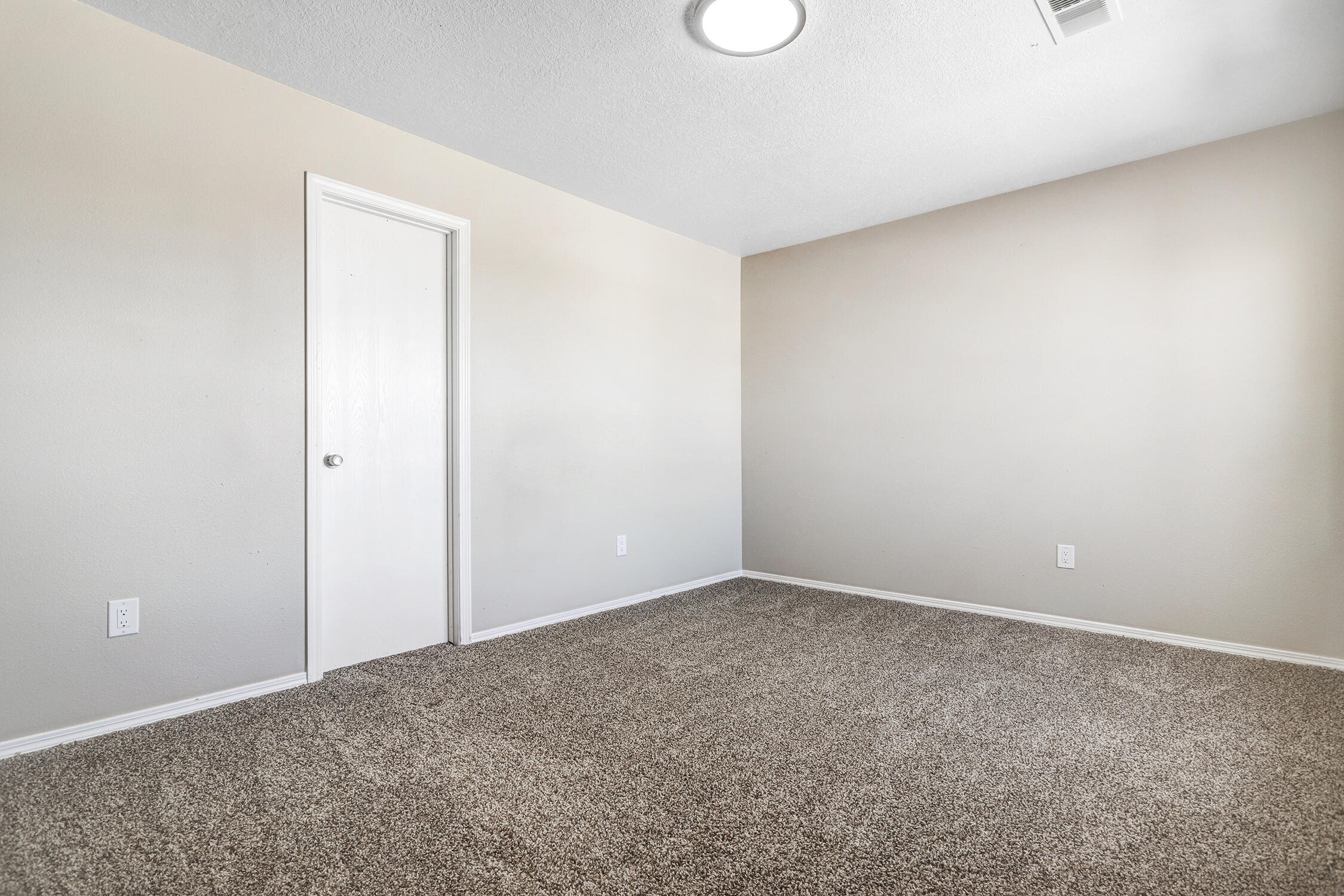 Photo 11 — 7928 Stephan Road SW