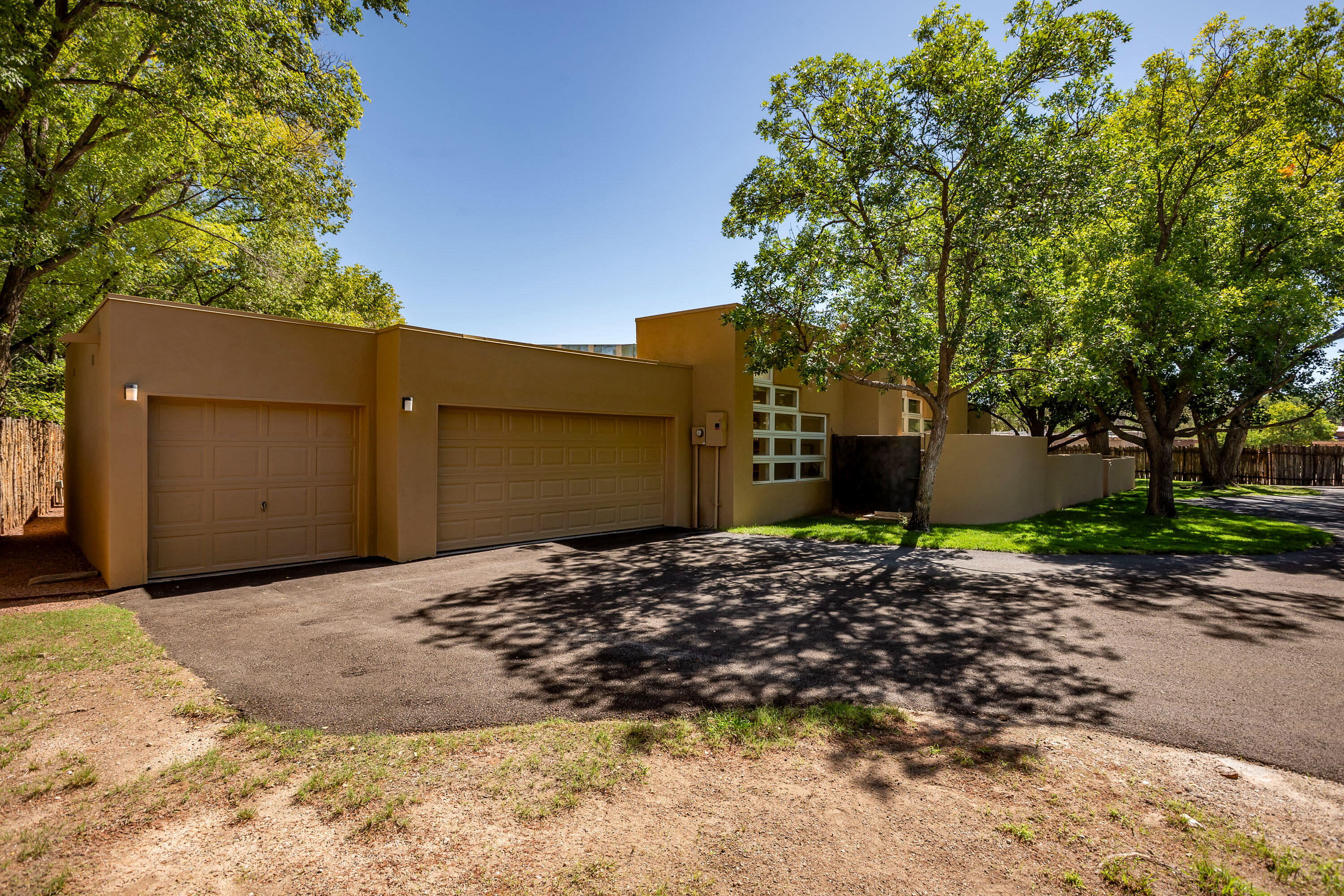 Photo 19 — 9417 Rio Grande Boulevard NW