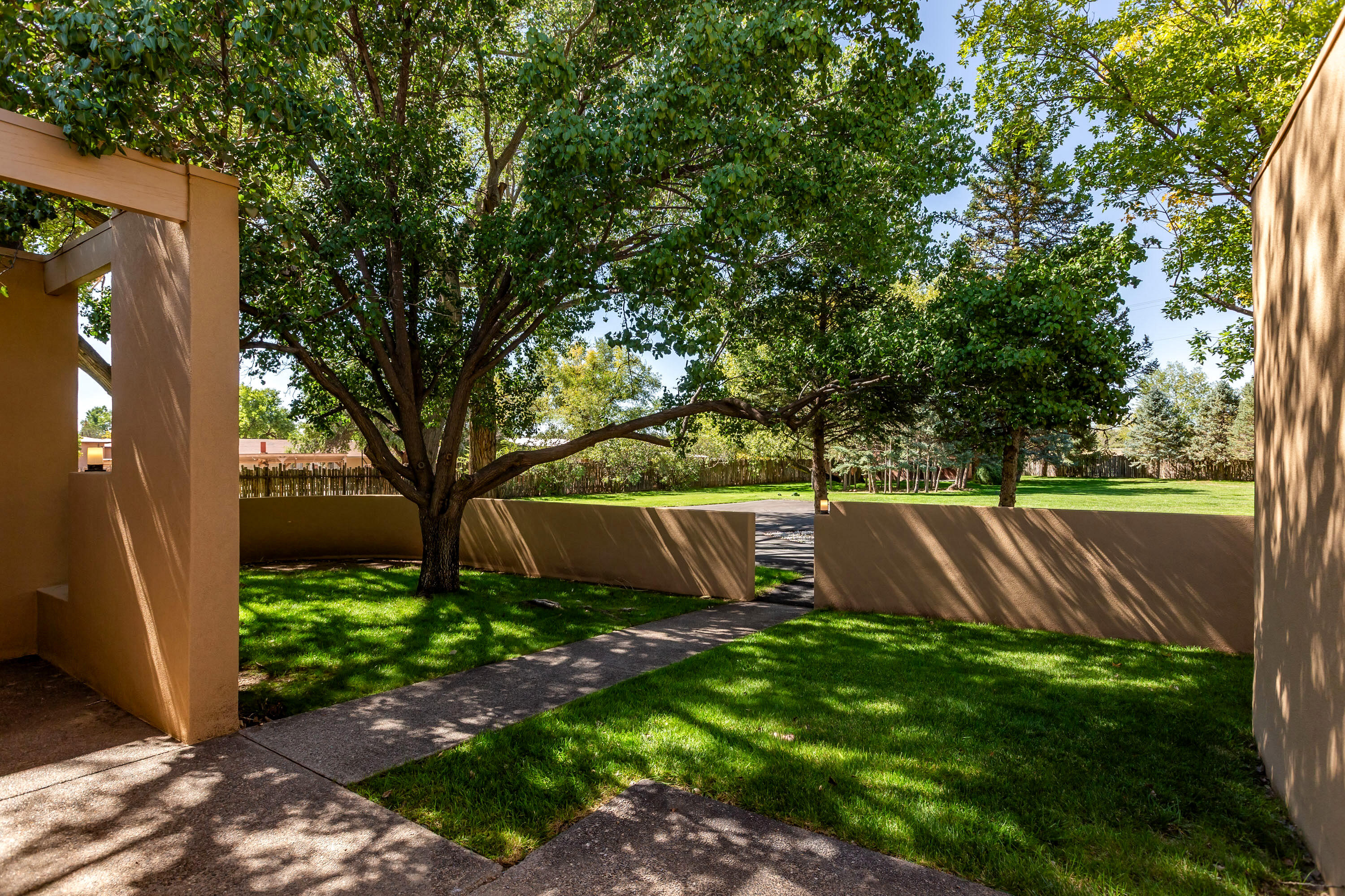 Photo 18 — 9417 Rio Grande Boulevard NW