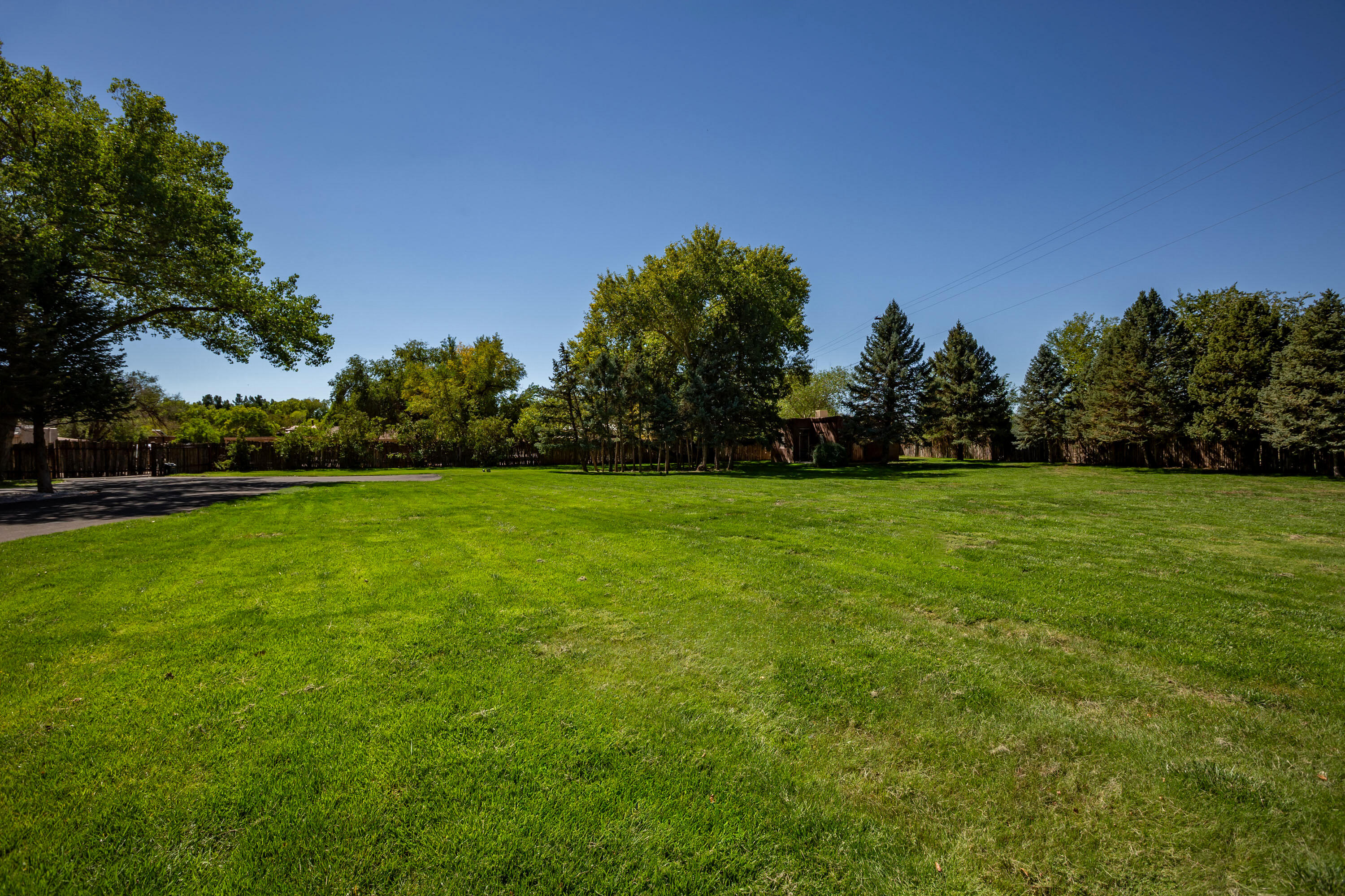 Photo 17 — 9417 Rio Grande Boulevard NW