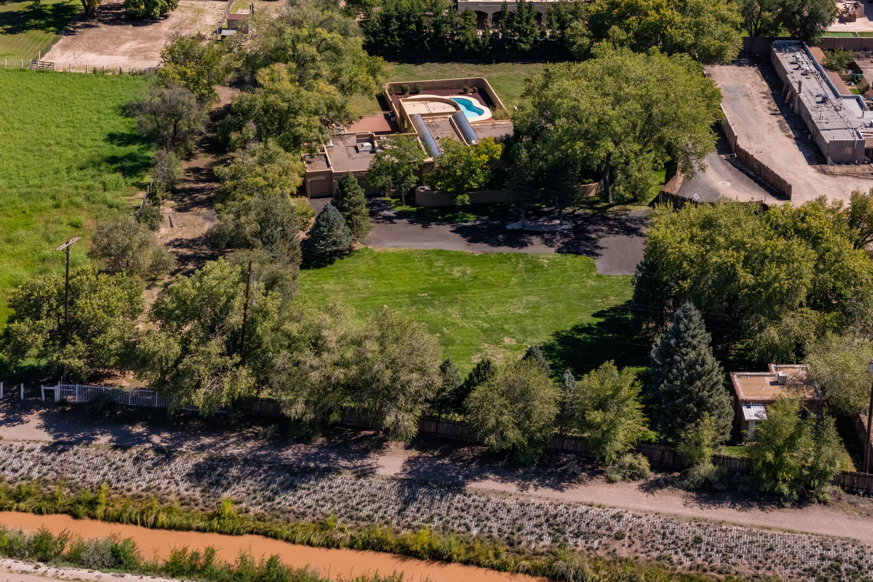 Photo 5 — 9417 Rio Grande Boulevard NW