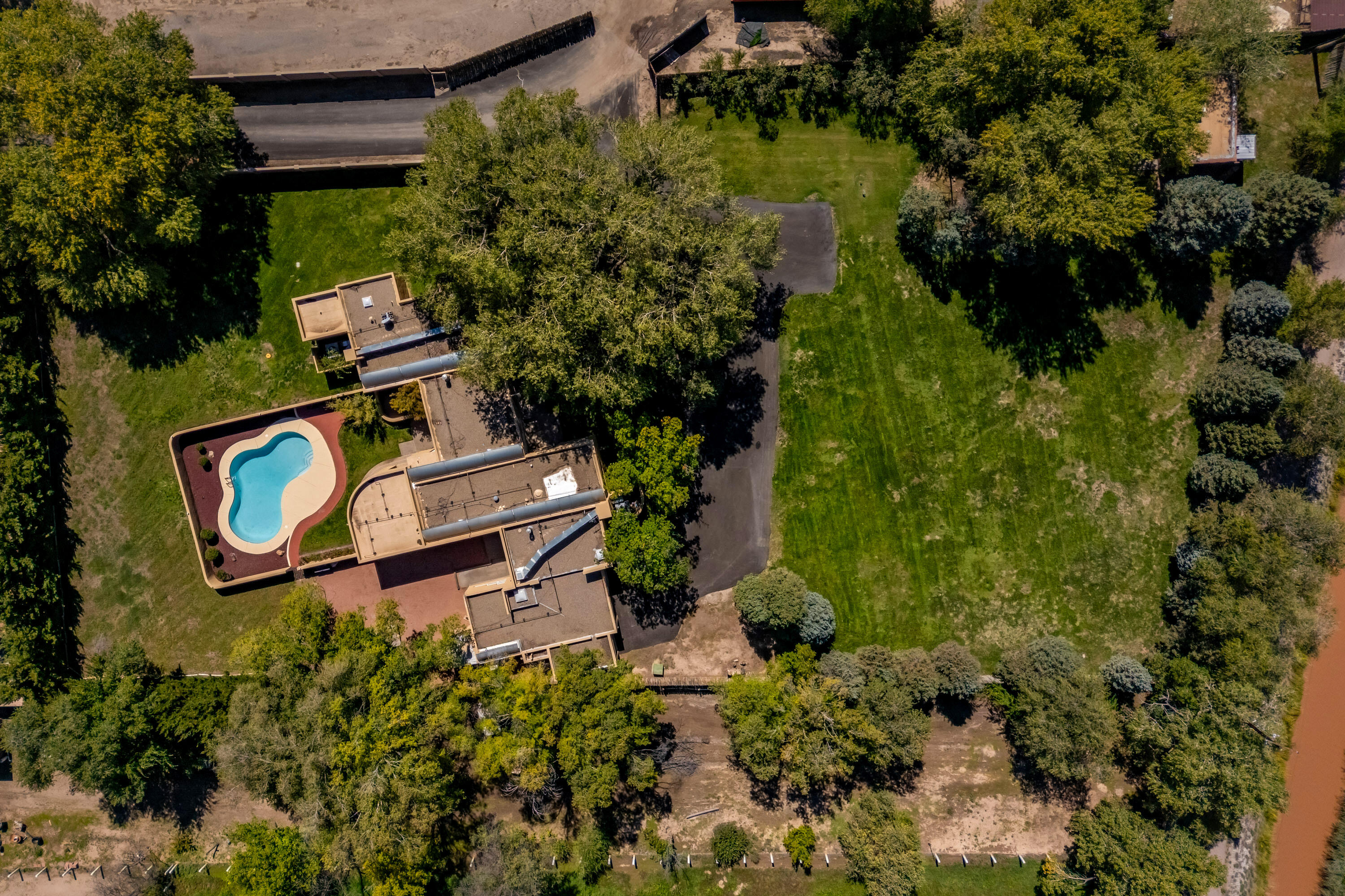 Photo 4 — 9417 Rio Grande Boulevard NW