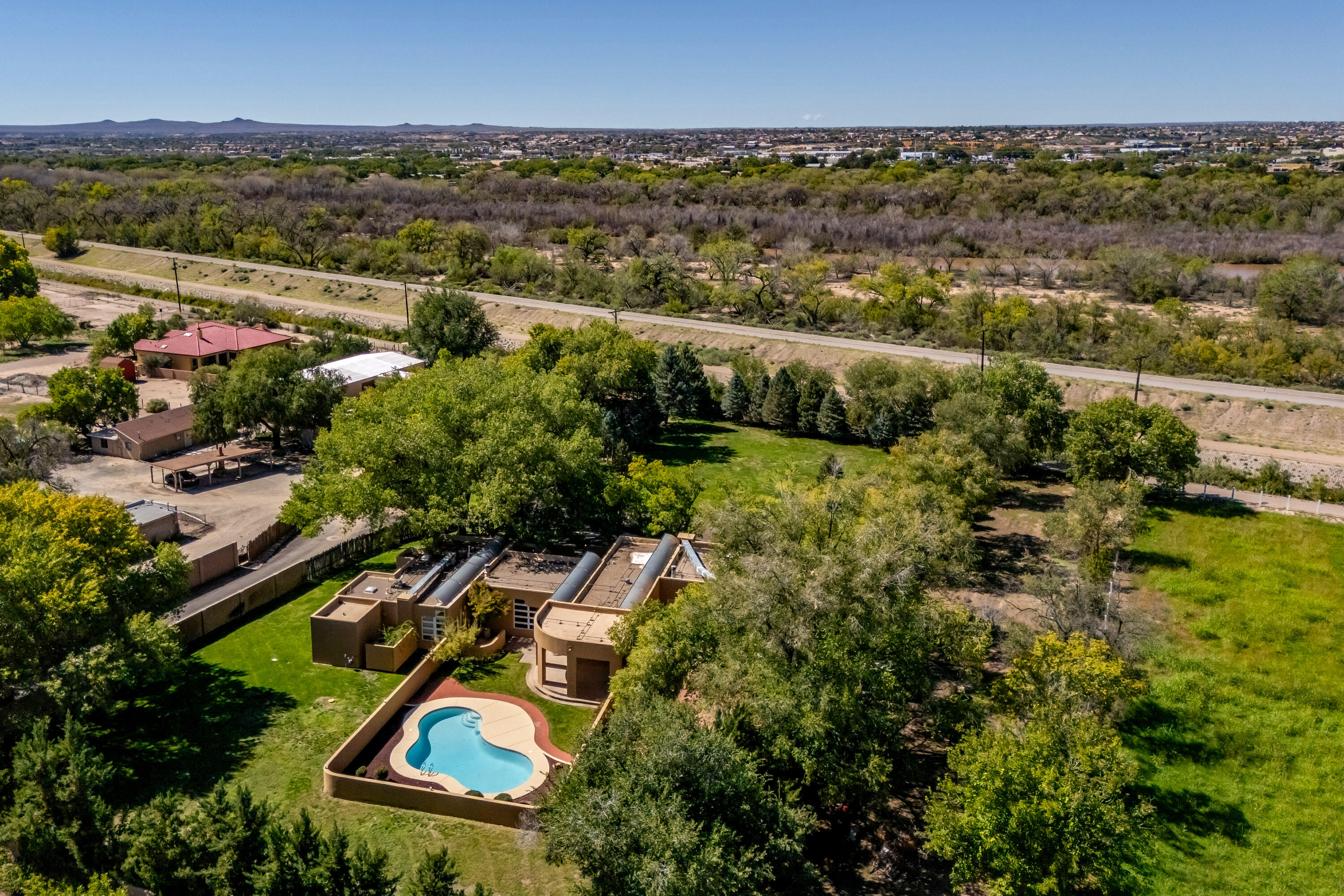 Photo 3 — 9417 Rio Grande Boulevard NW