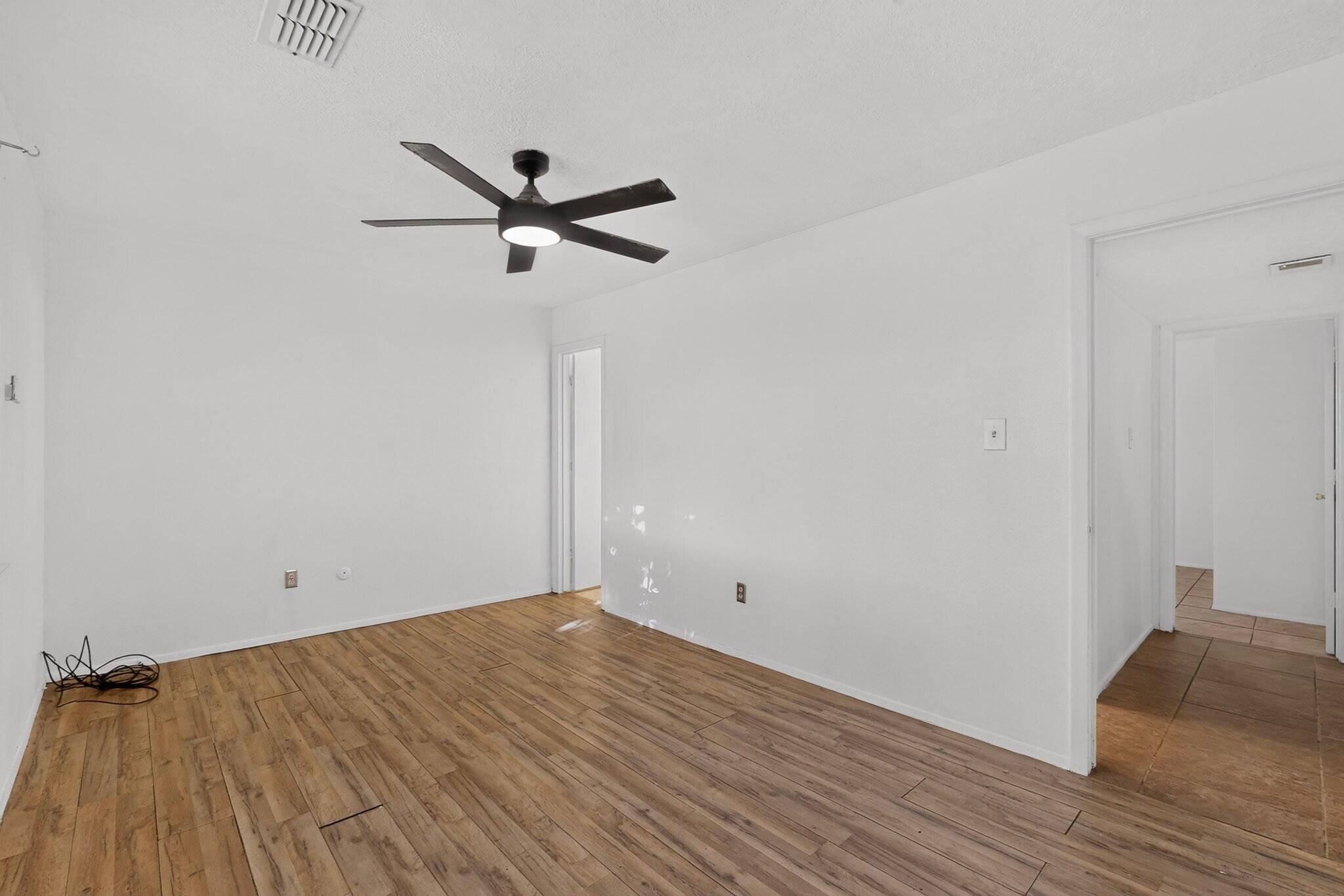 Photo 20 — 824 Dolores Drive NW