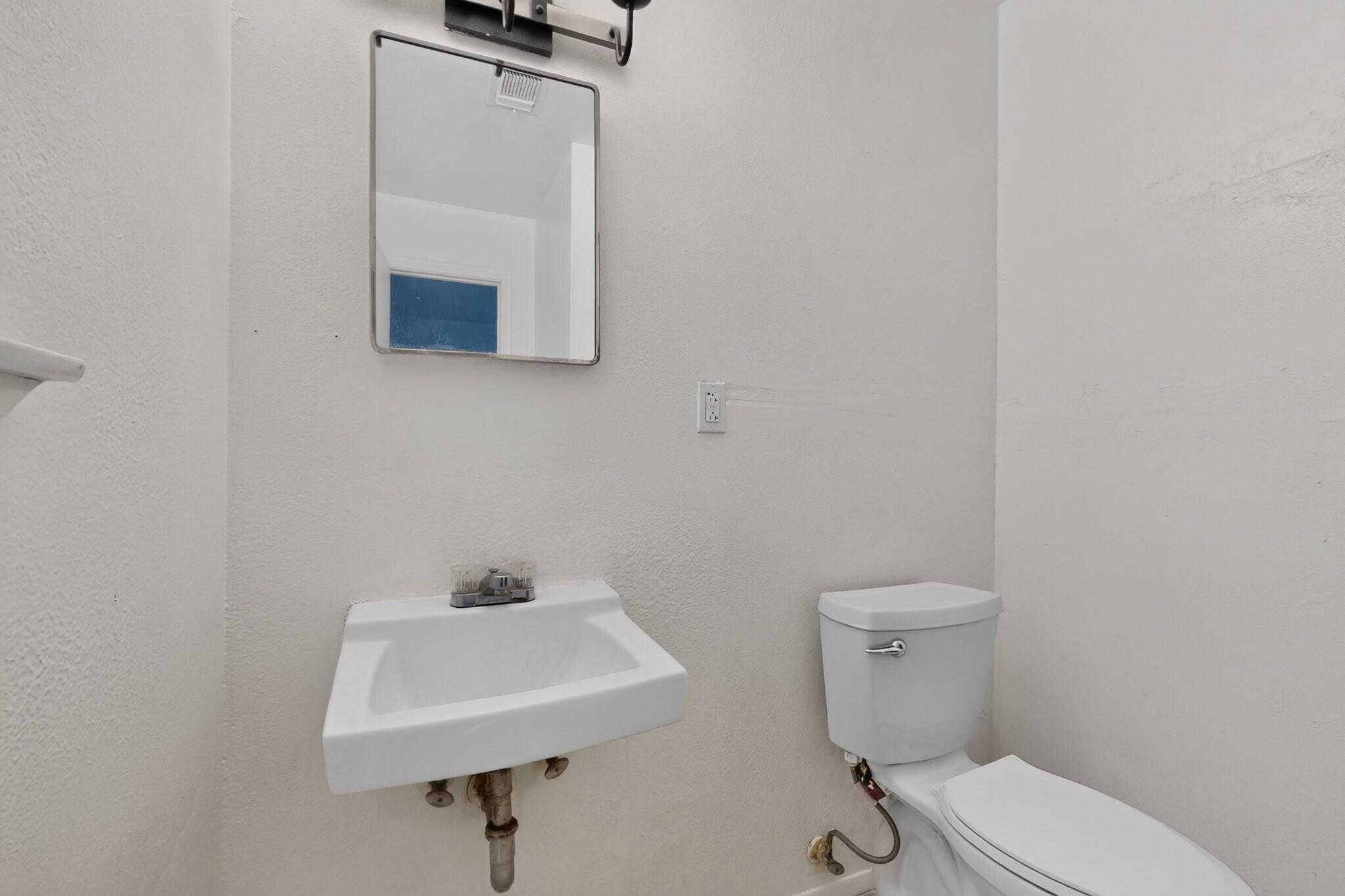 Photo 18 — 824 Dolores Drive NW