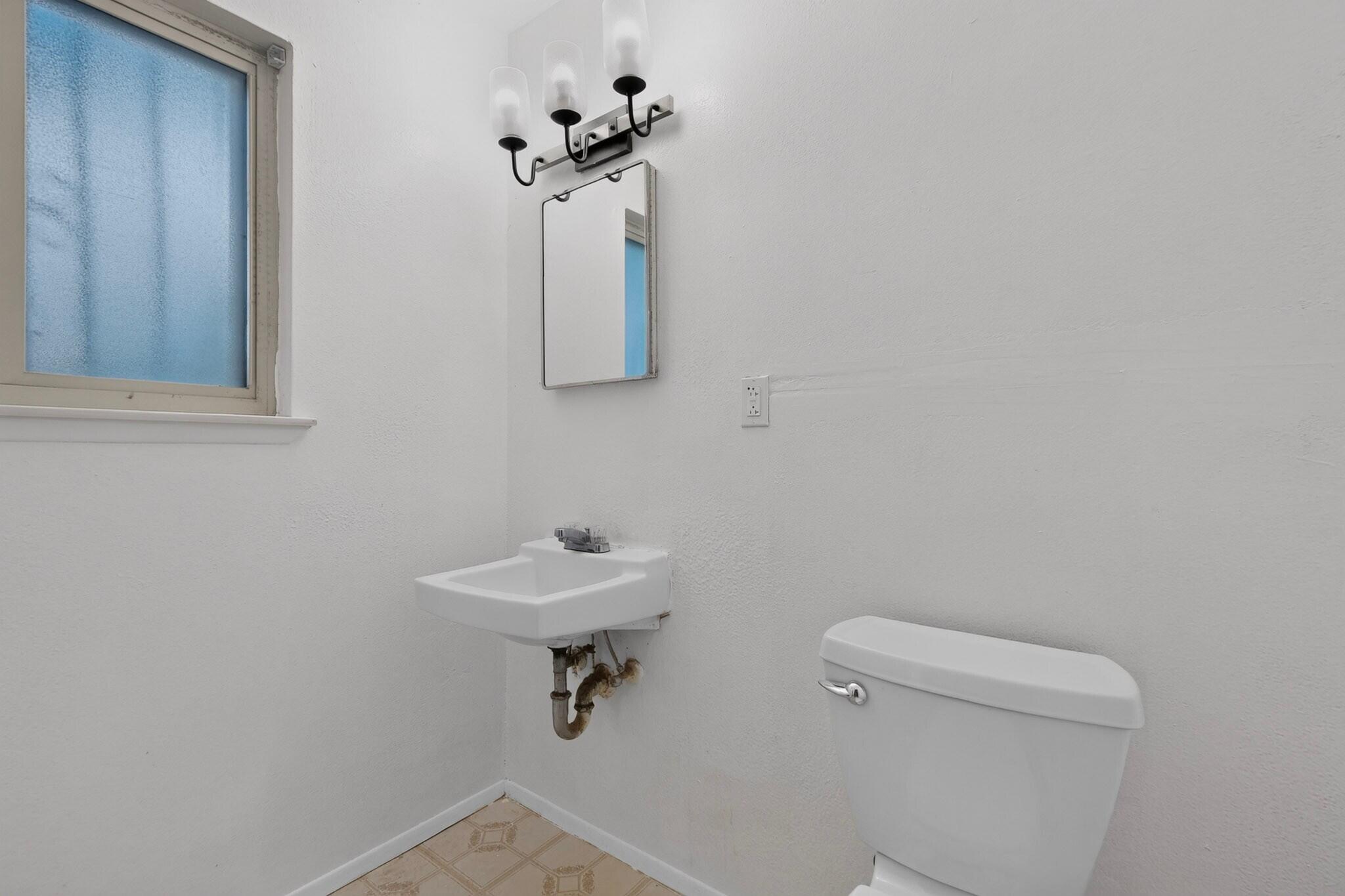 Photo 17 — 824 Dolores Drive NW