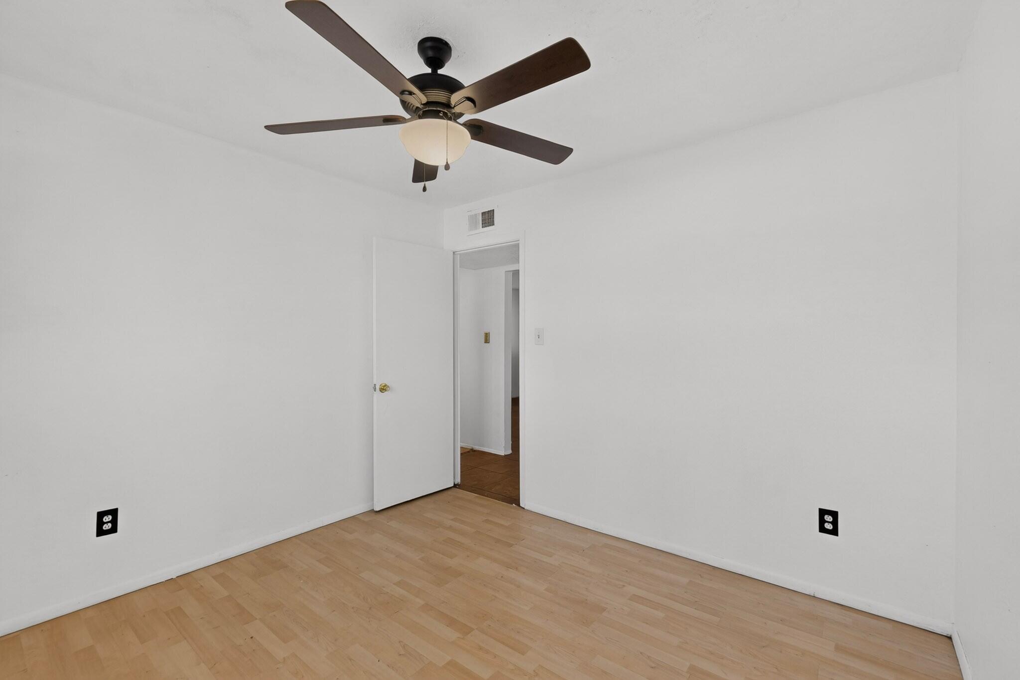 Photo 10 — 824 Dolores Drive NW