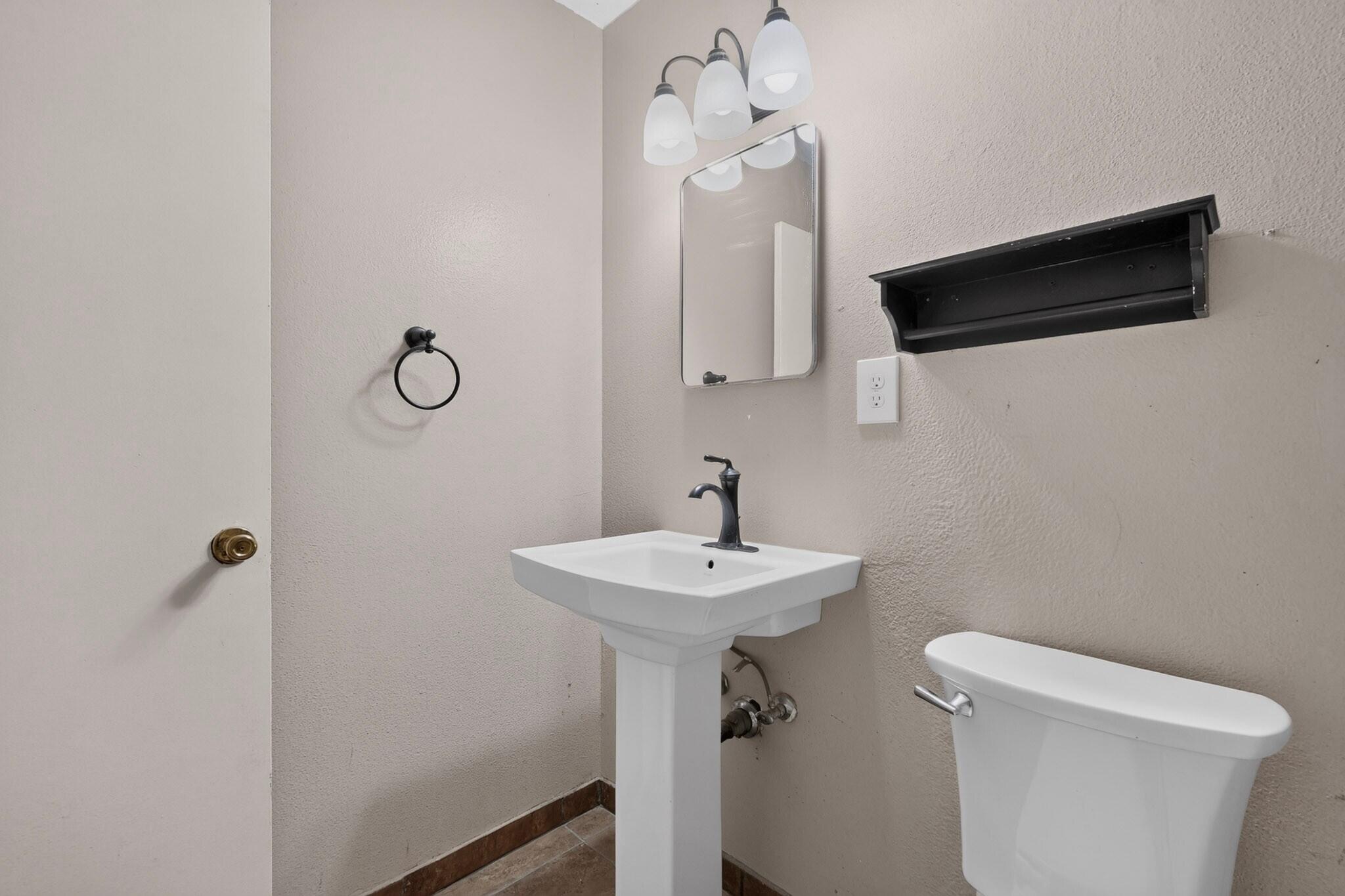 Photo 8 — 824 Dolores Drive NW