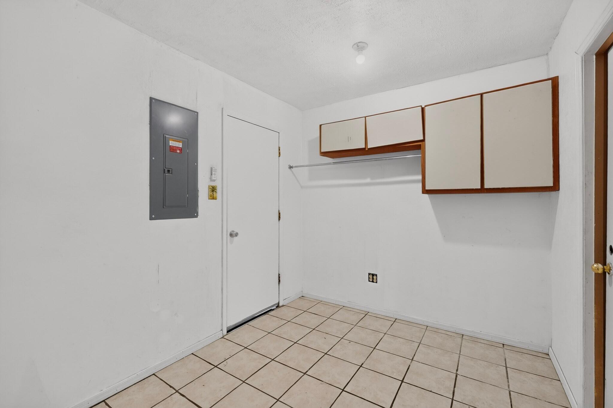 Photo 7 — 824 Dolores Drive NW