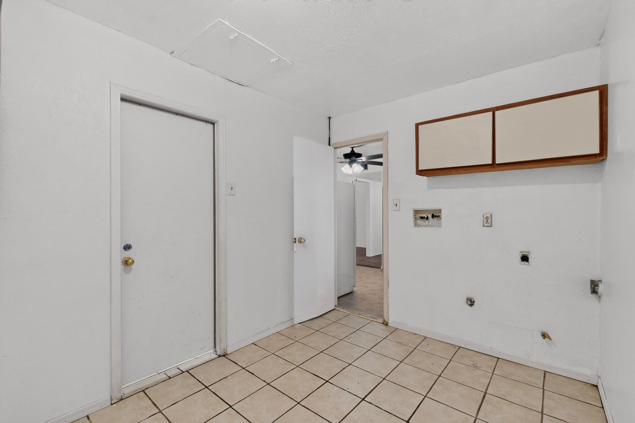 Photo 6 — 824 Dolores Drive NW