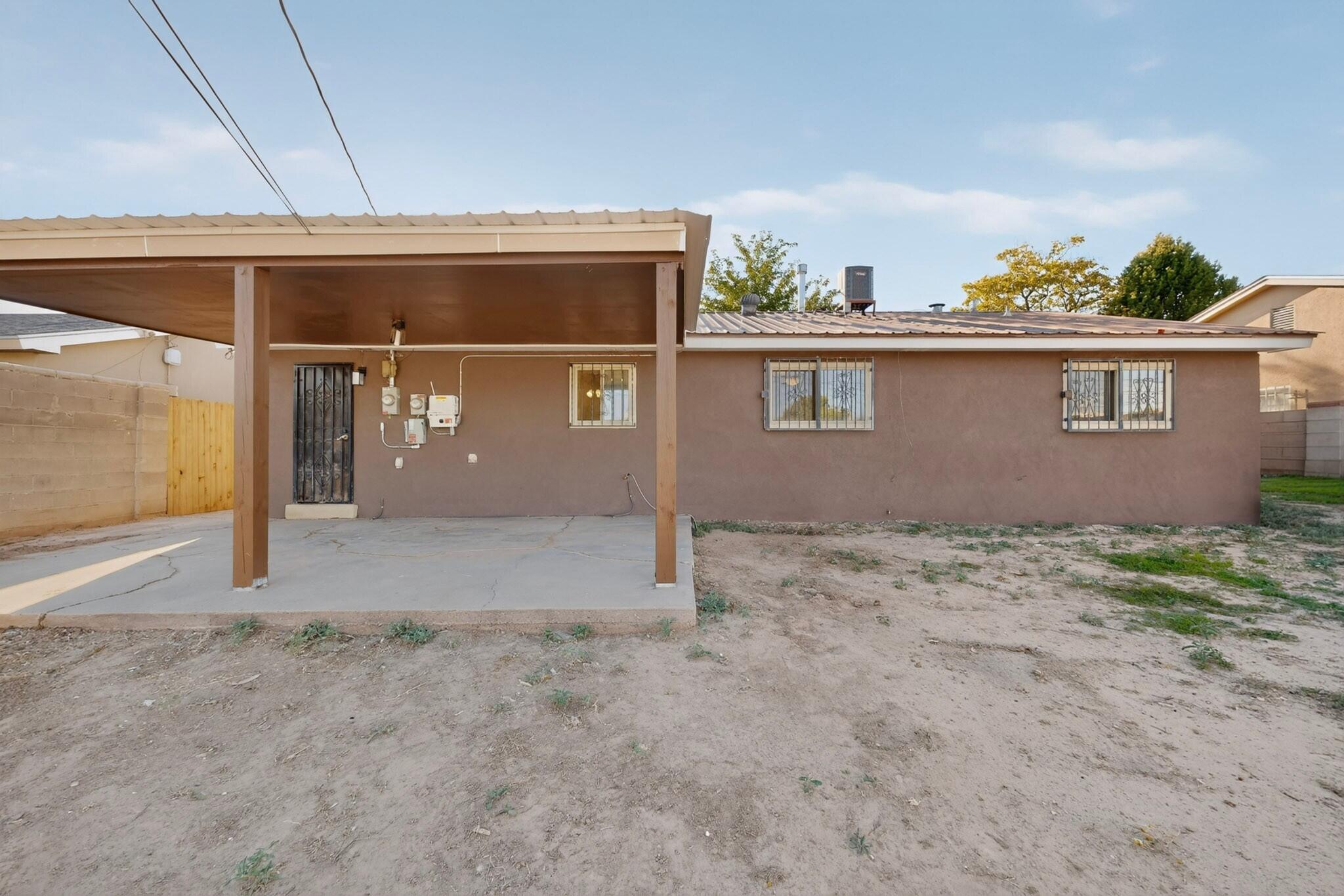 Photo 5 — 824 Dolores Drive NW