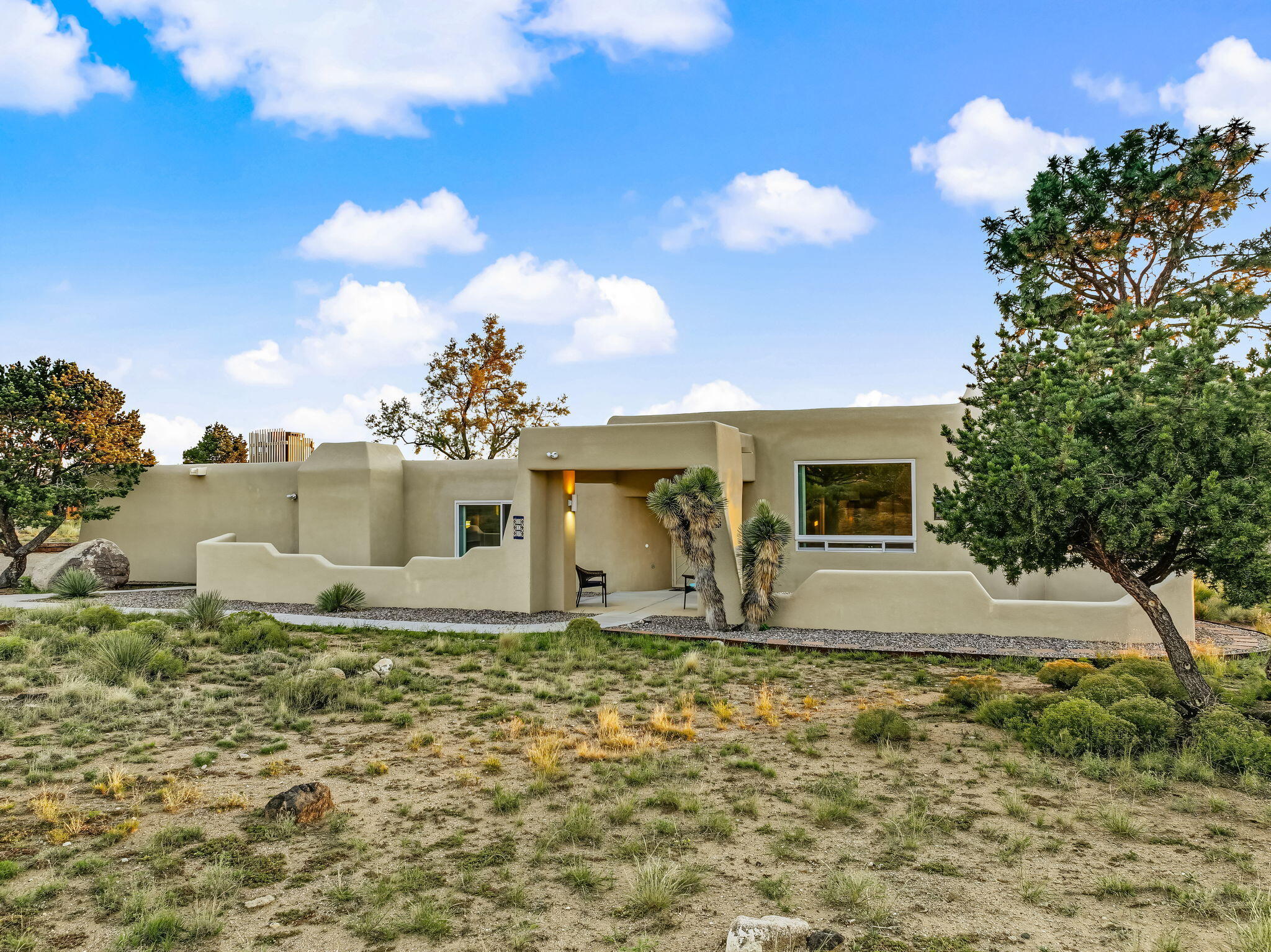 Photo 2 — 979 Antelope Avenue NE