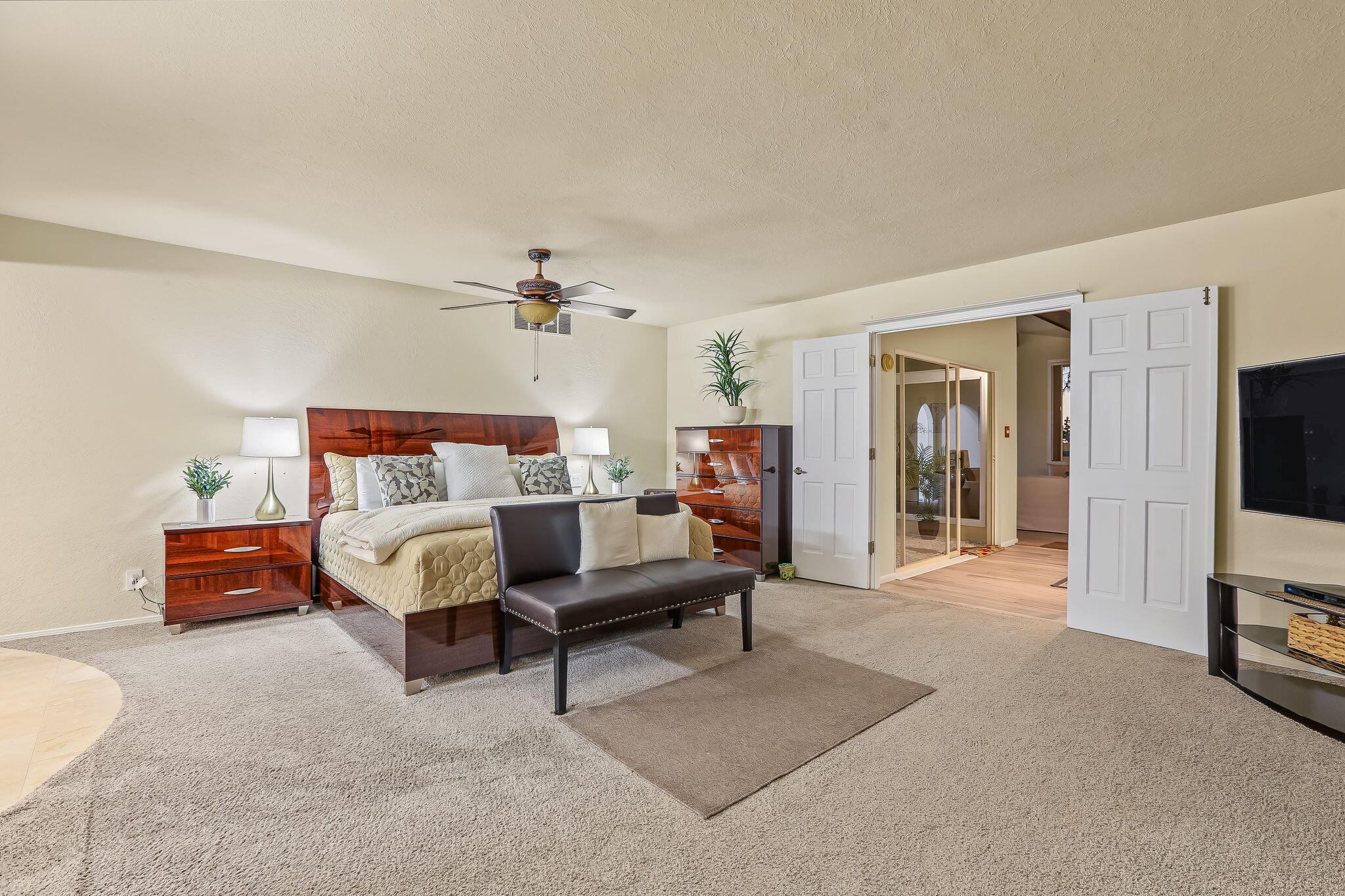 Photo 4 — 979 Antelope Avenue NE