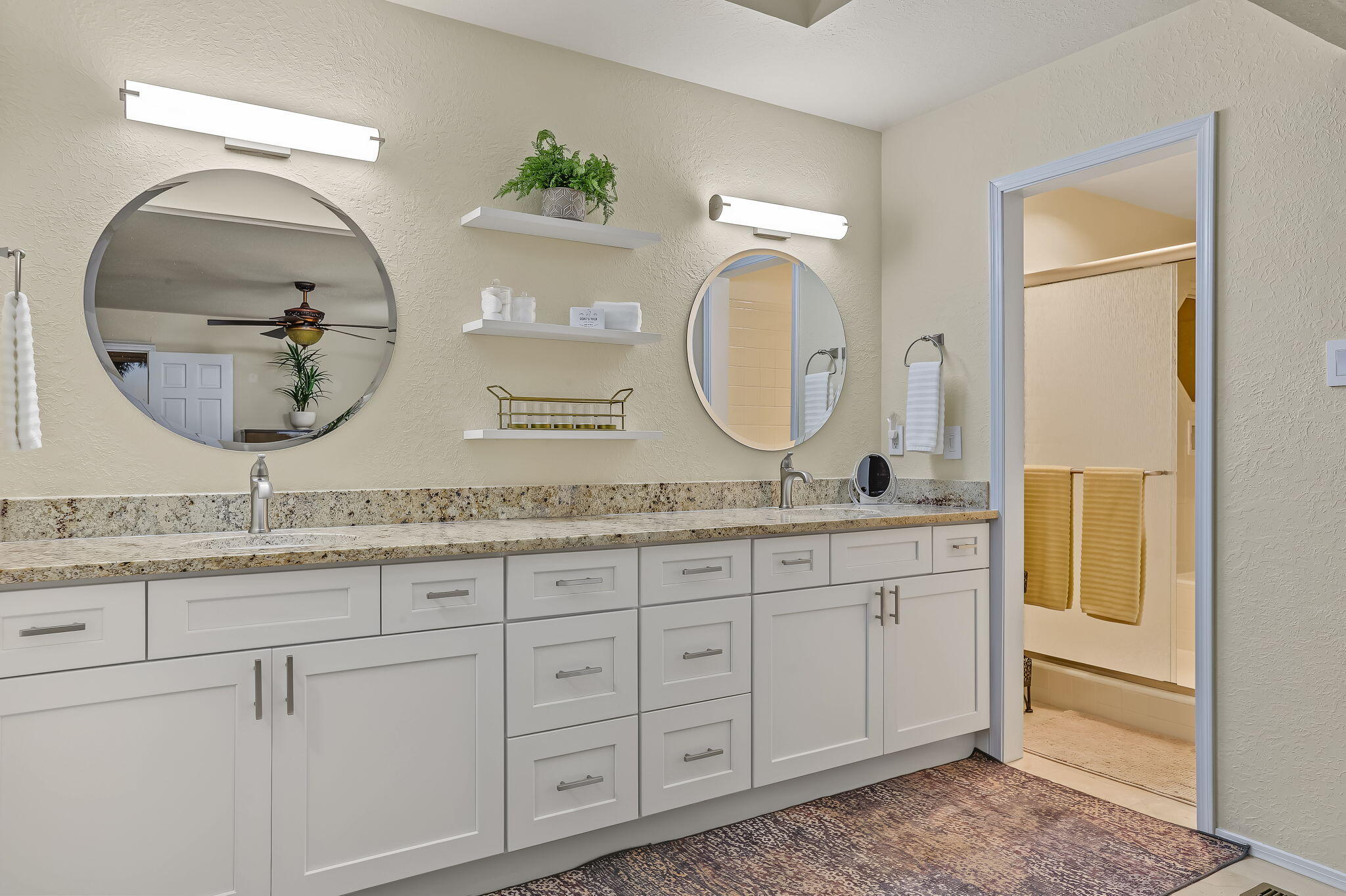 Photo 5 — 979 Antelope Avenue NE