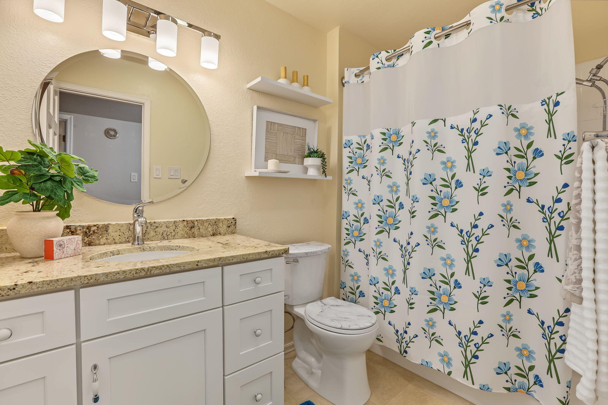 Photo 9 — 979 Antelope Avenue NE