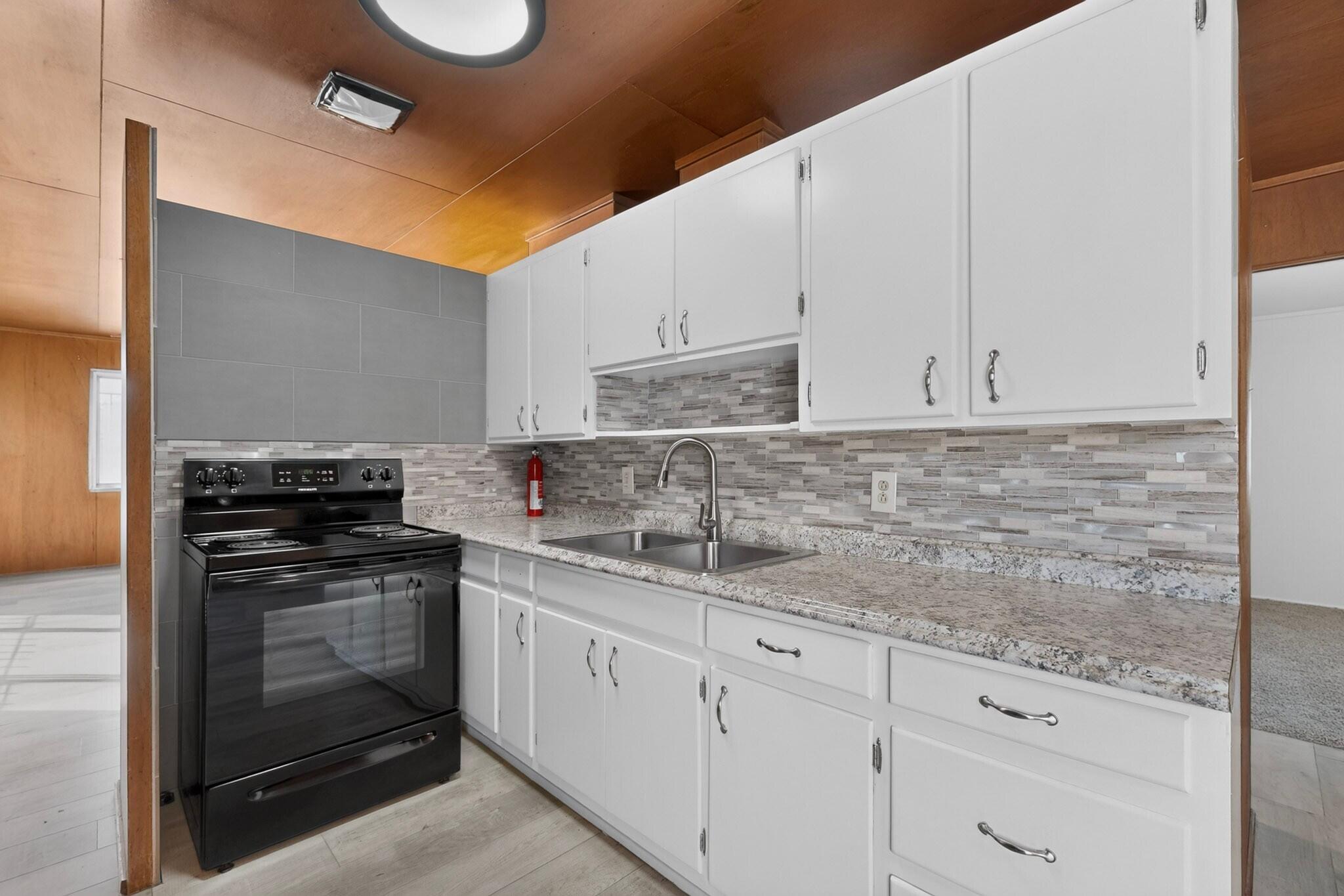 Photo 18 — 1301 Aztec Road NW