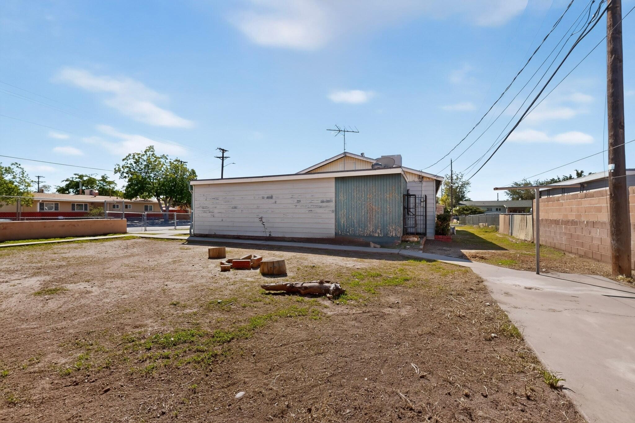 Photo 8 — 1301 Aztec Road NW