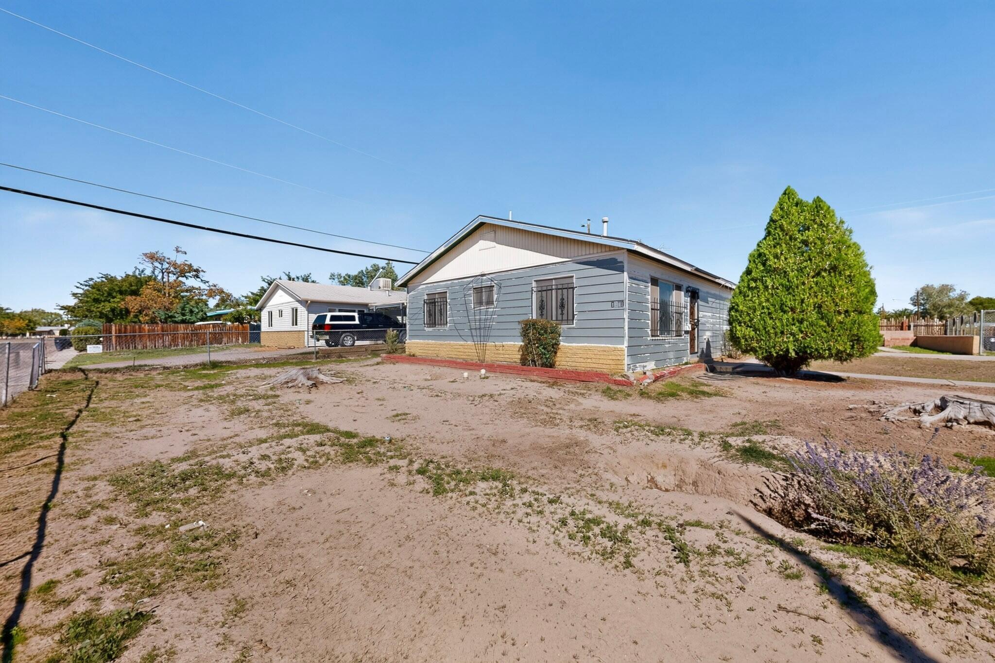 Photo 9 — 1301 Aztec Road NW
