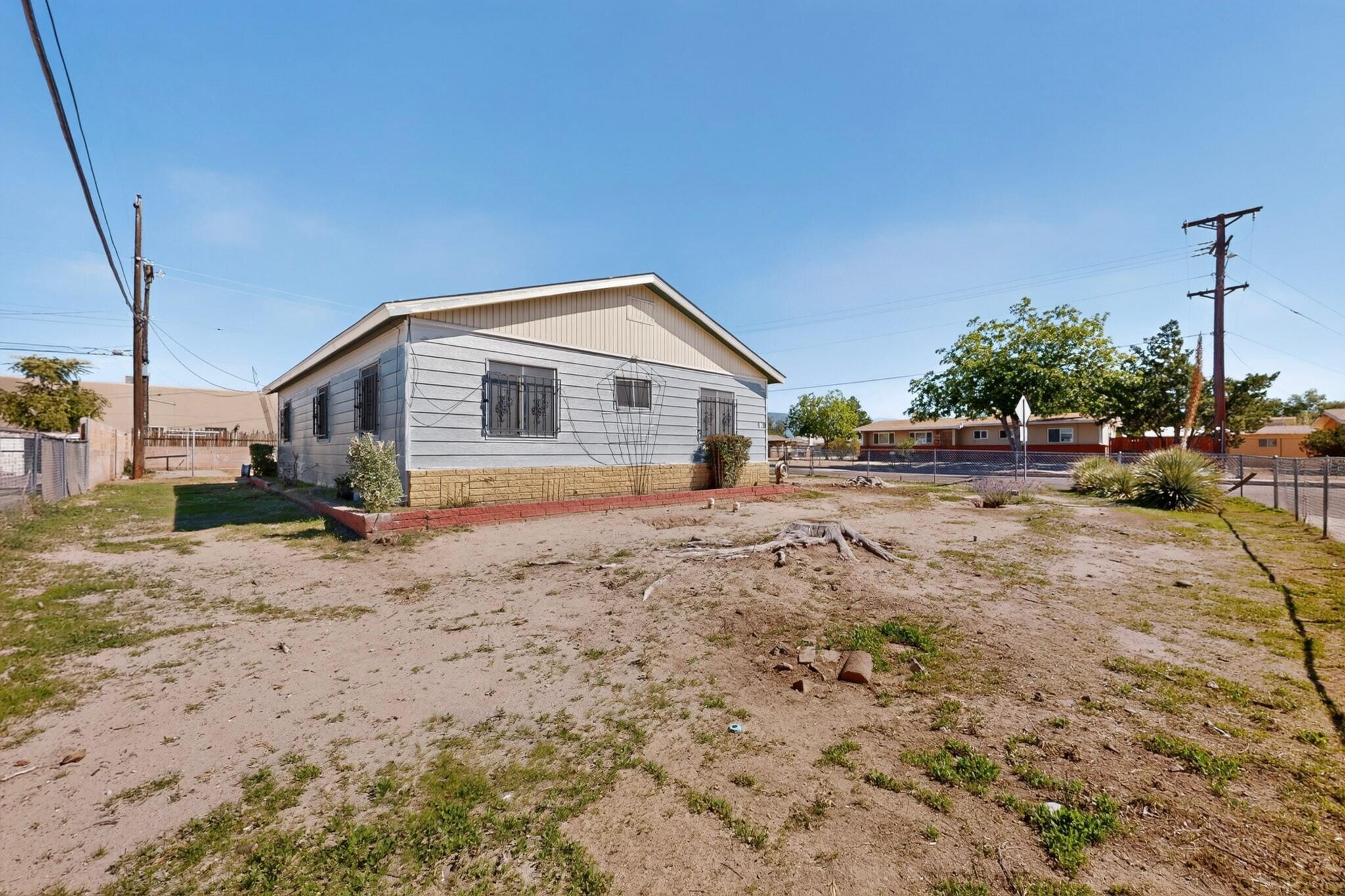 Photo 10 — 1301 Aztec Road NW