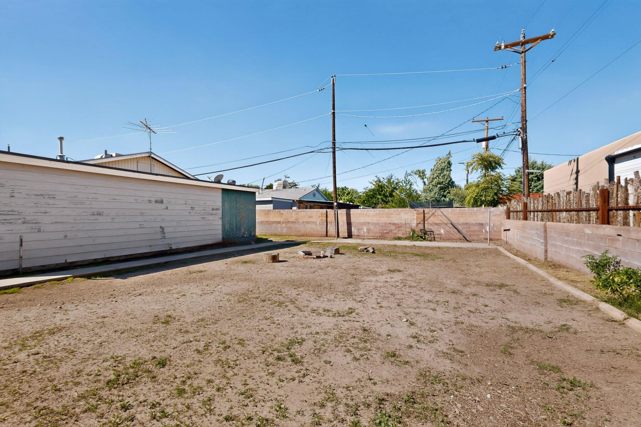 Photo 11 — 1301 Aztec Road NW
