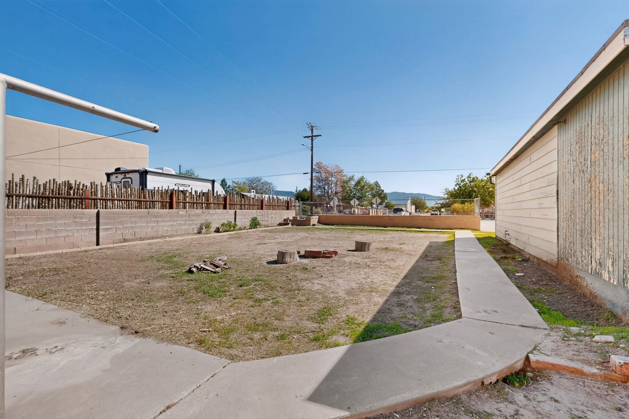 Photo 12 — 1301 Aztec Road NW