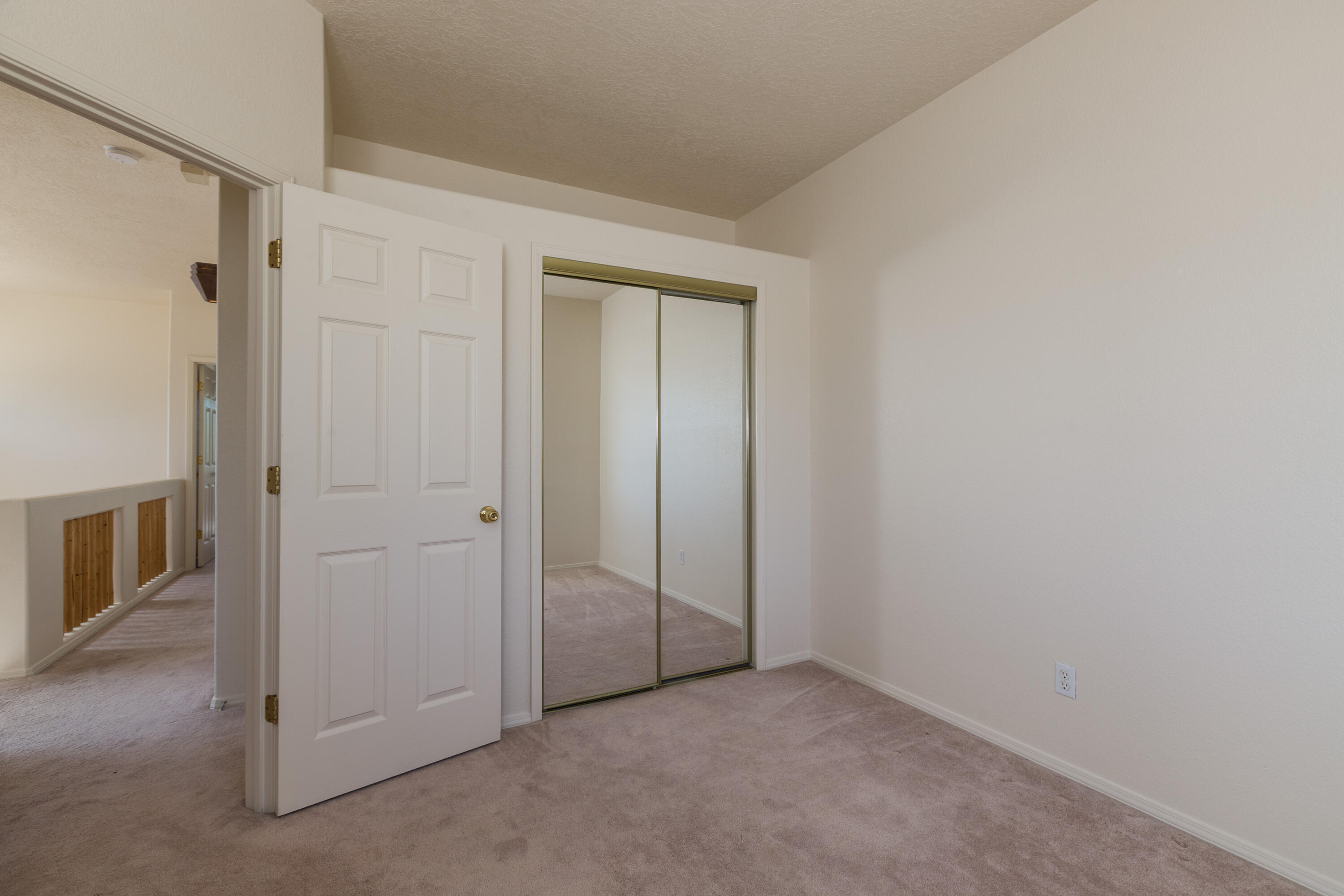 Photo 14 — 635 Reeves Place SW