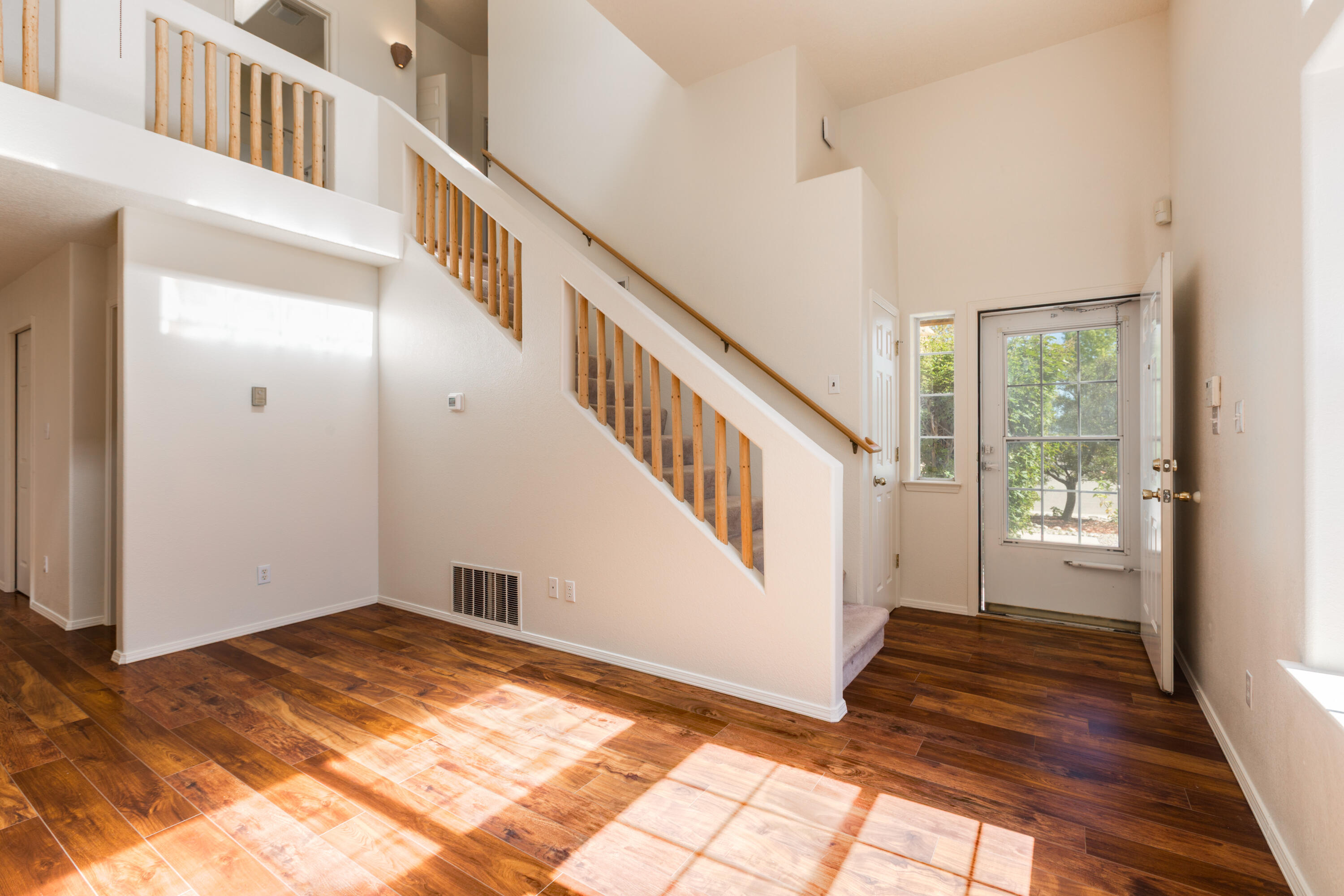 Photo 17 — 635 Reeves Place SW