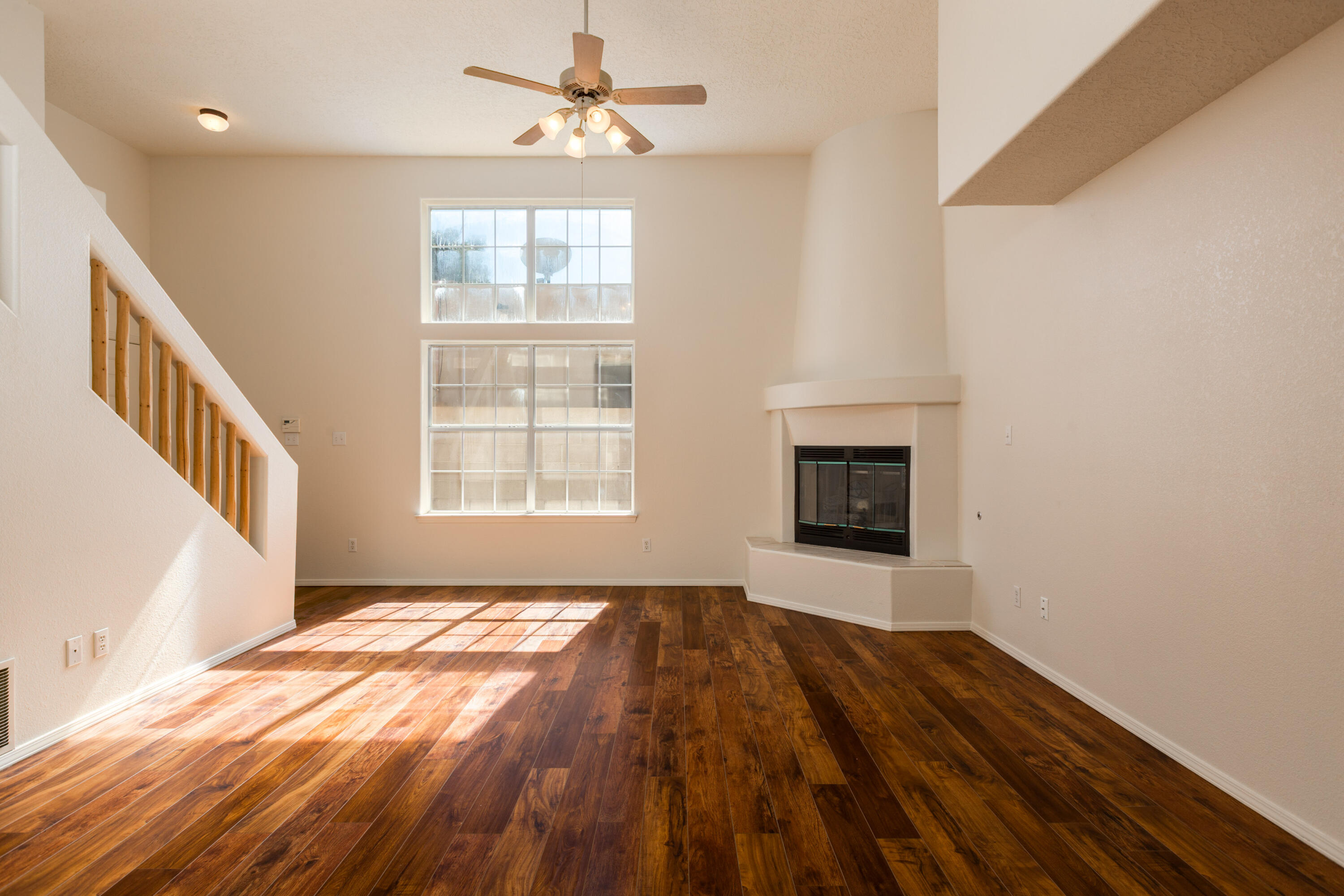 Photo 19 — 635 Reeves Place SW