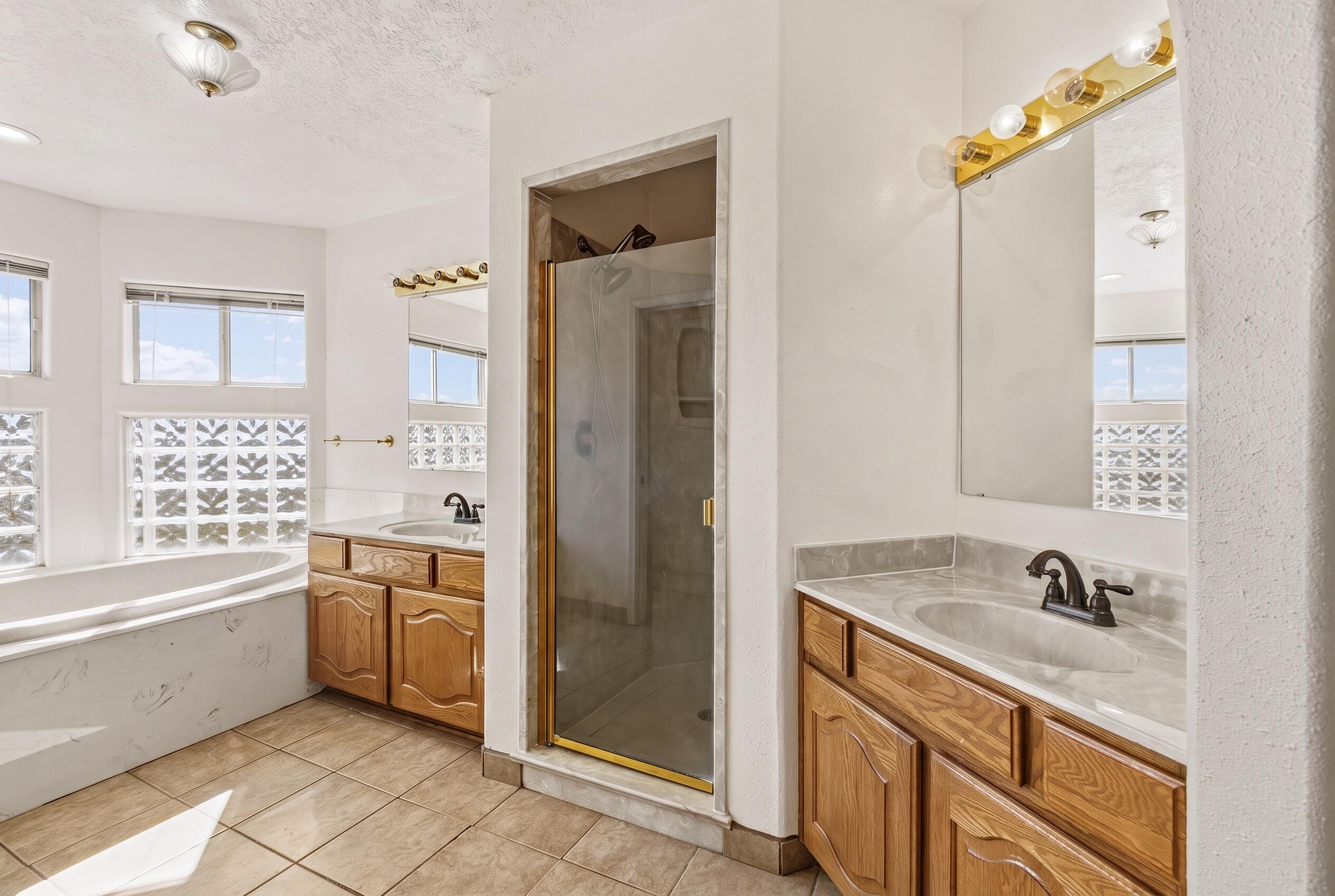 Photo 2 — 1260 Mesa Ridge Drive SW